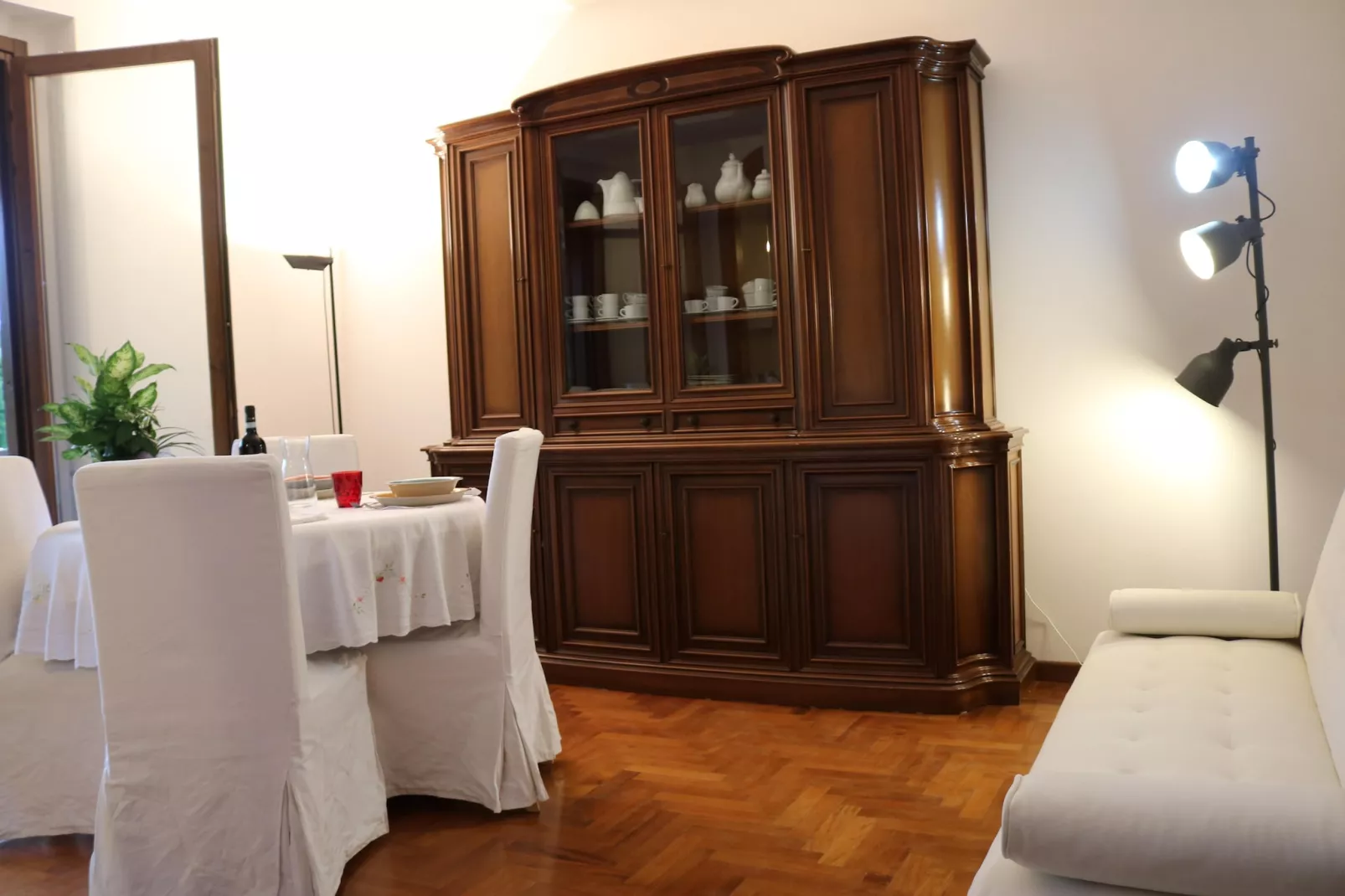 Casara Ventotto-Salon