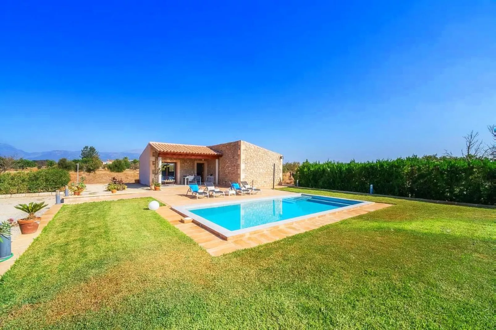 El Rafal de Son Albe-Exterior in summer