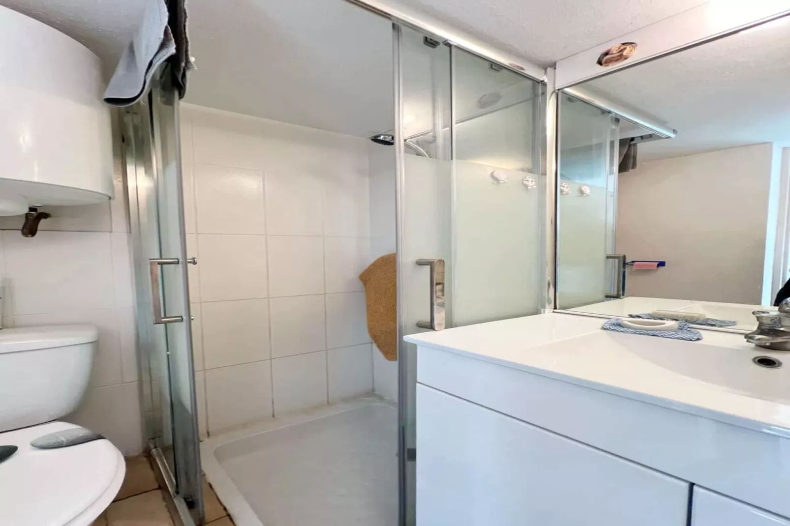 LOU 151 MAYNARD-Badezimmer