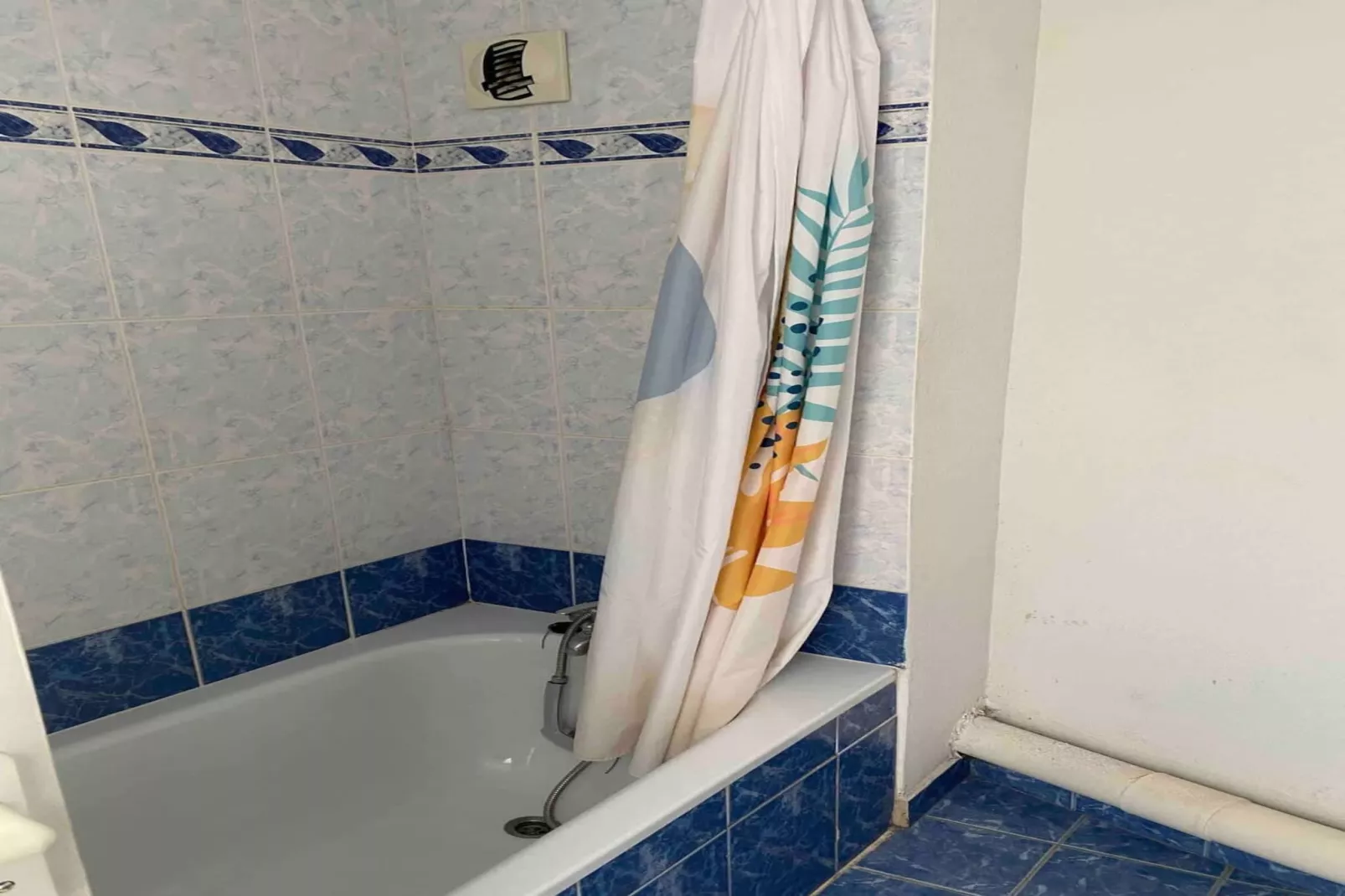 77 T2 Piscine Terras-Bathroom