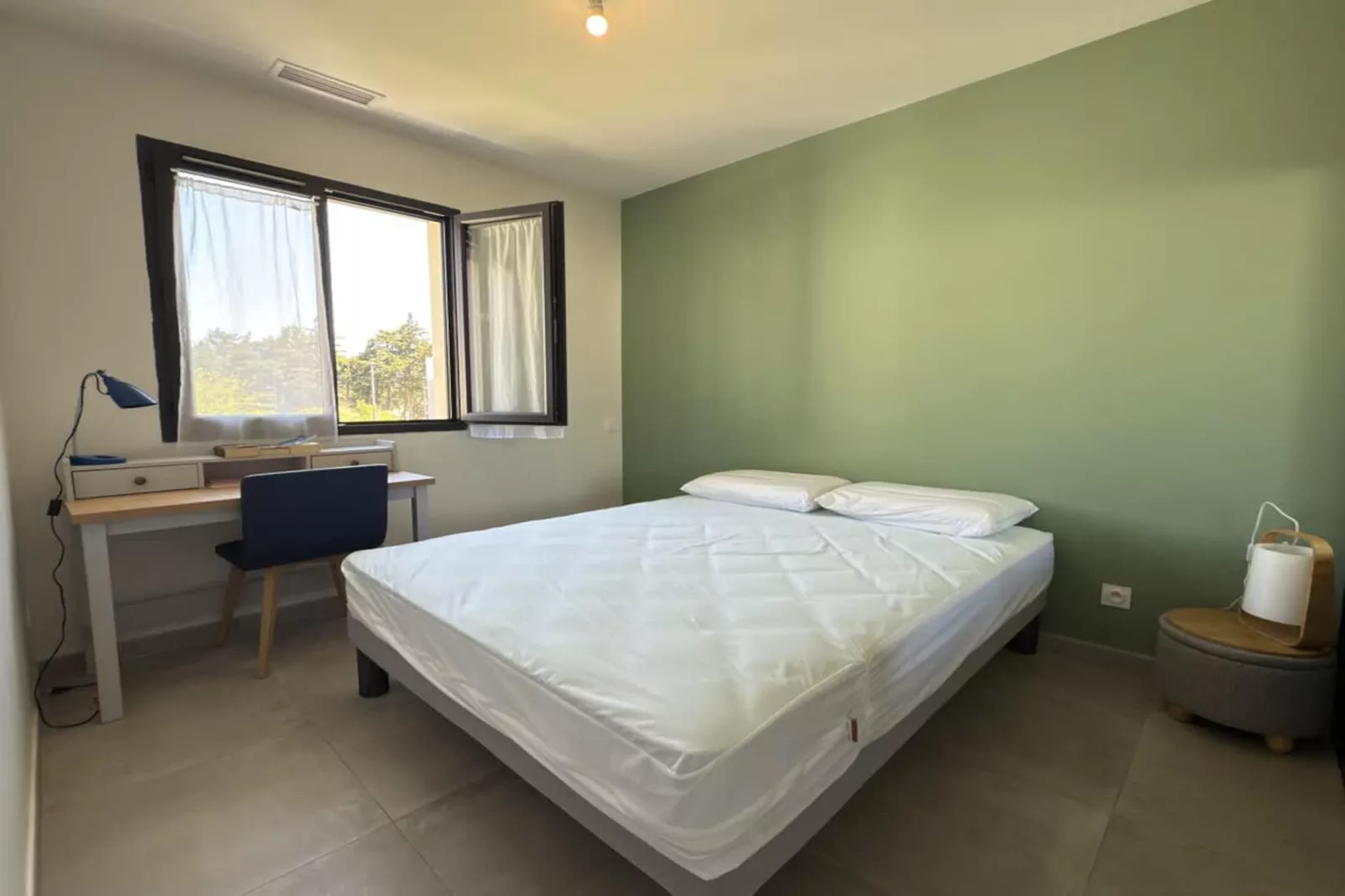 196 ALDAJUSTE-Bedroom