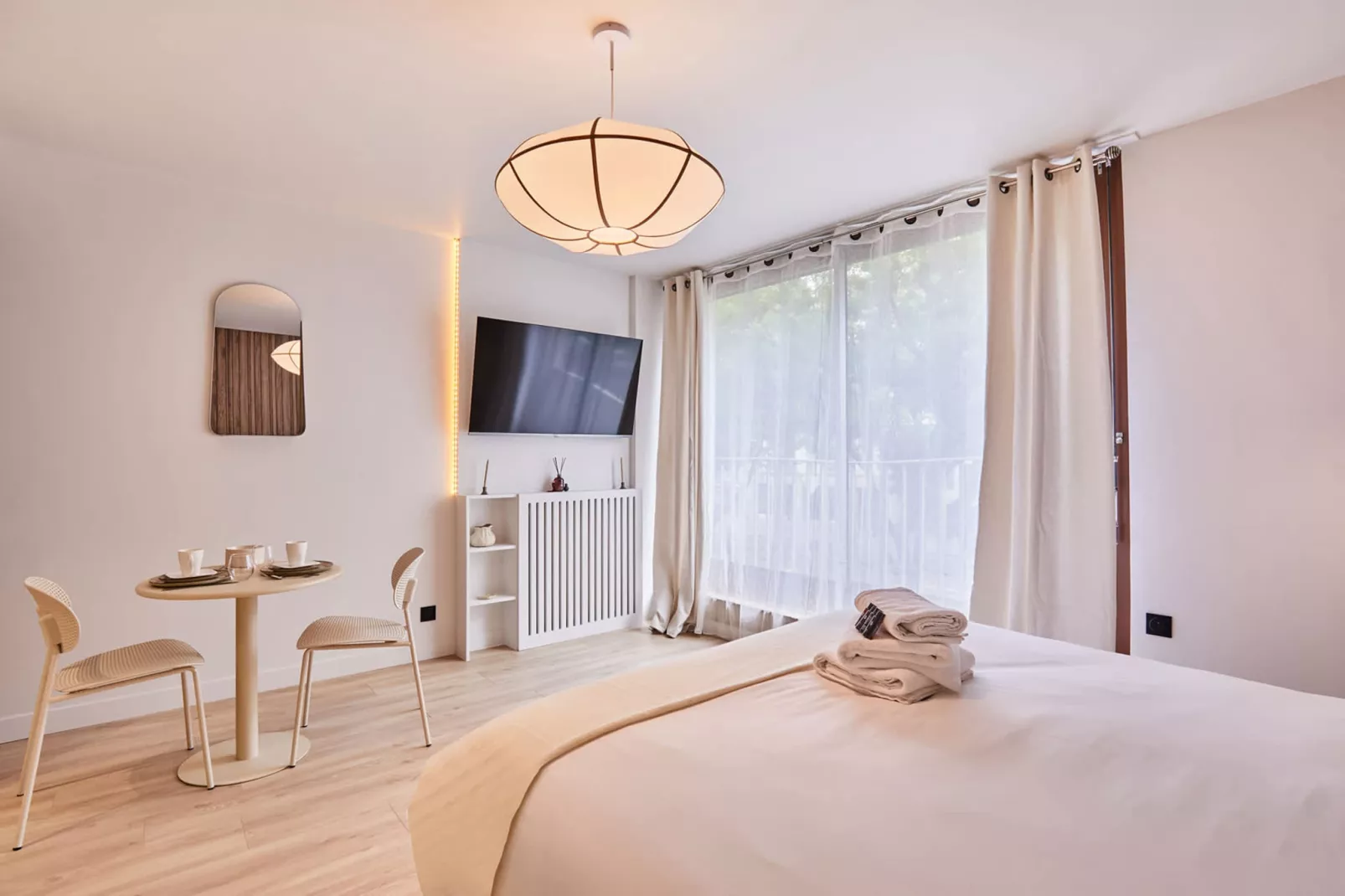 SUITE CHARONNE-Untagged