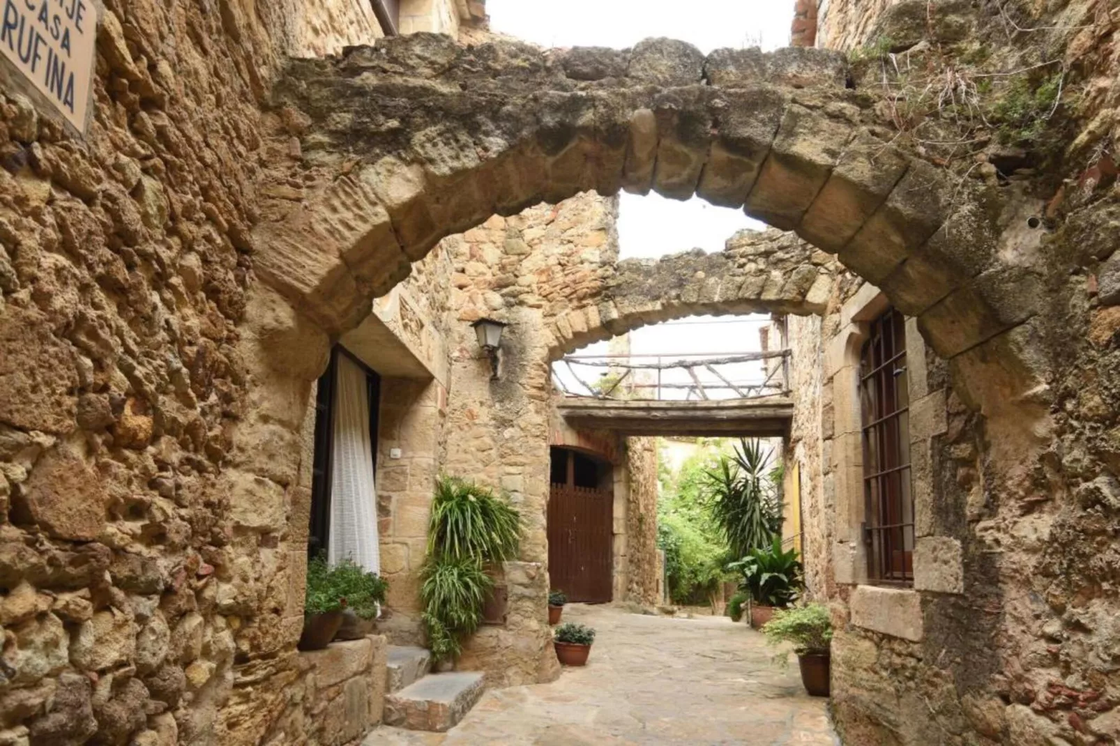 Les Oliveres 32-Areas within 20km in summer