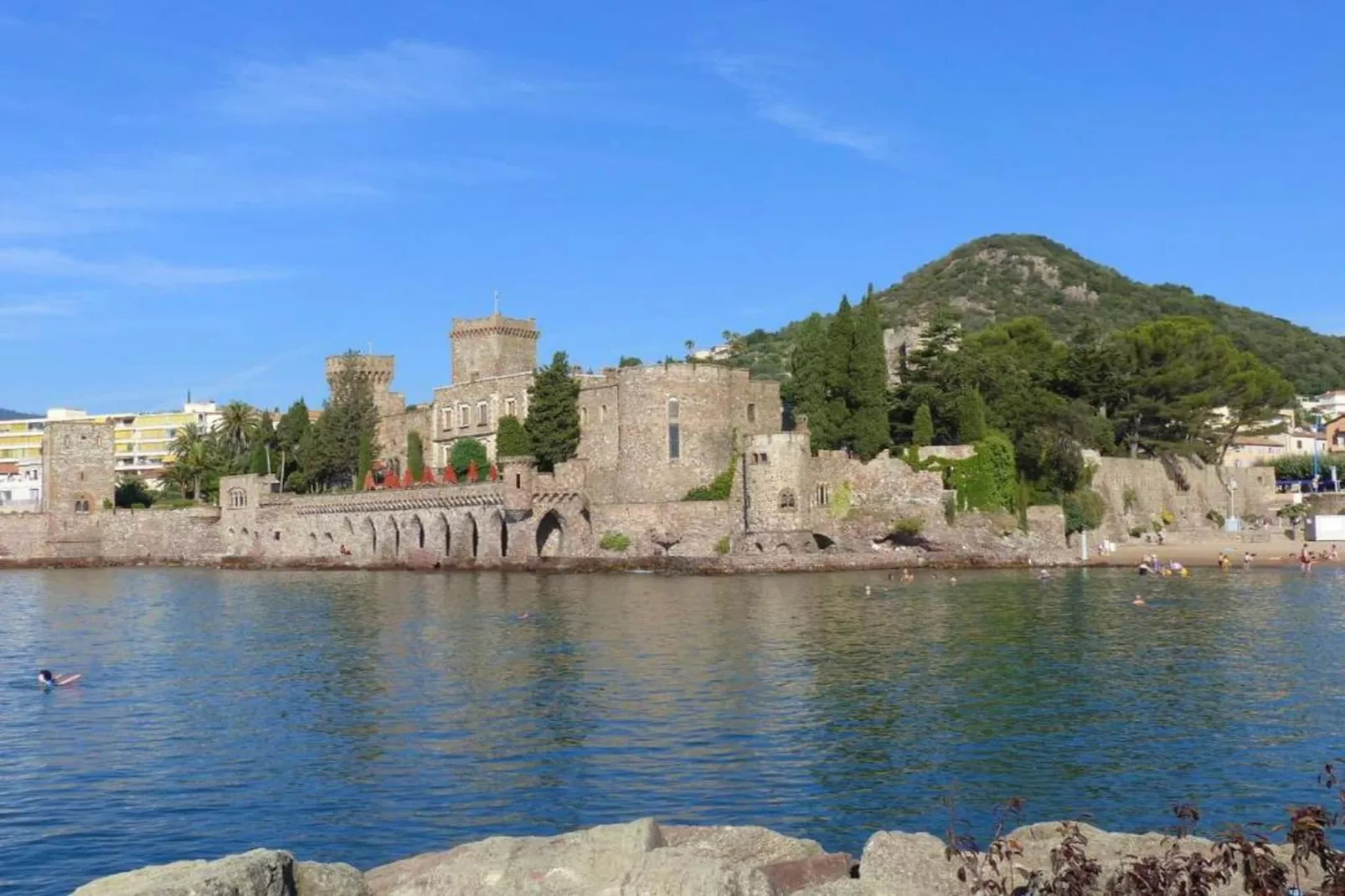 Carré Marine 3-Areas within 20km in summer