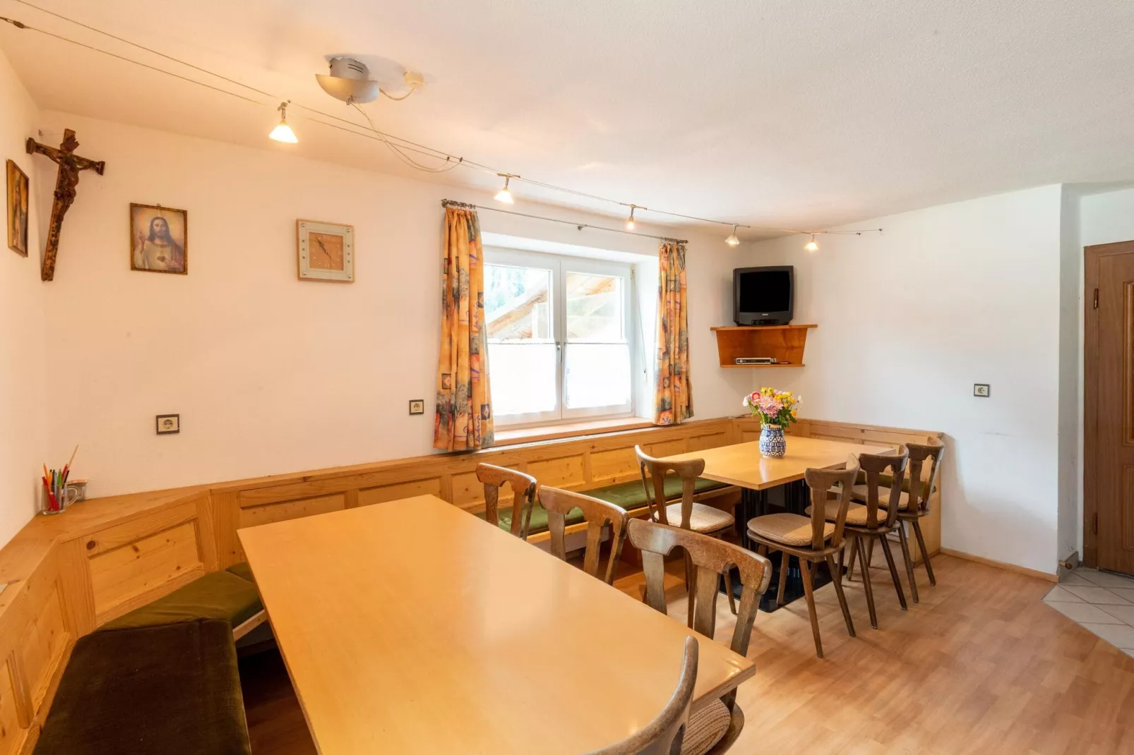 Haus Lukan Groß-Dining room
