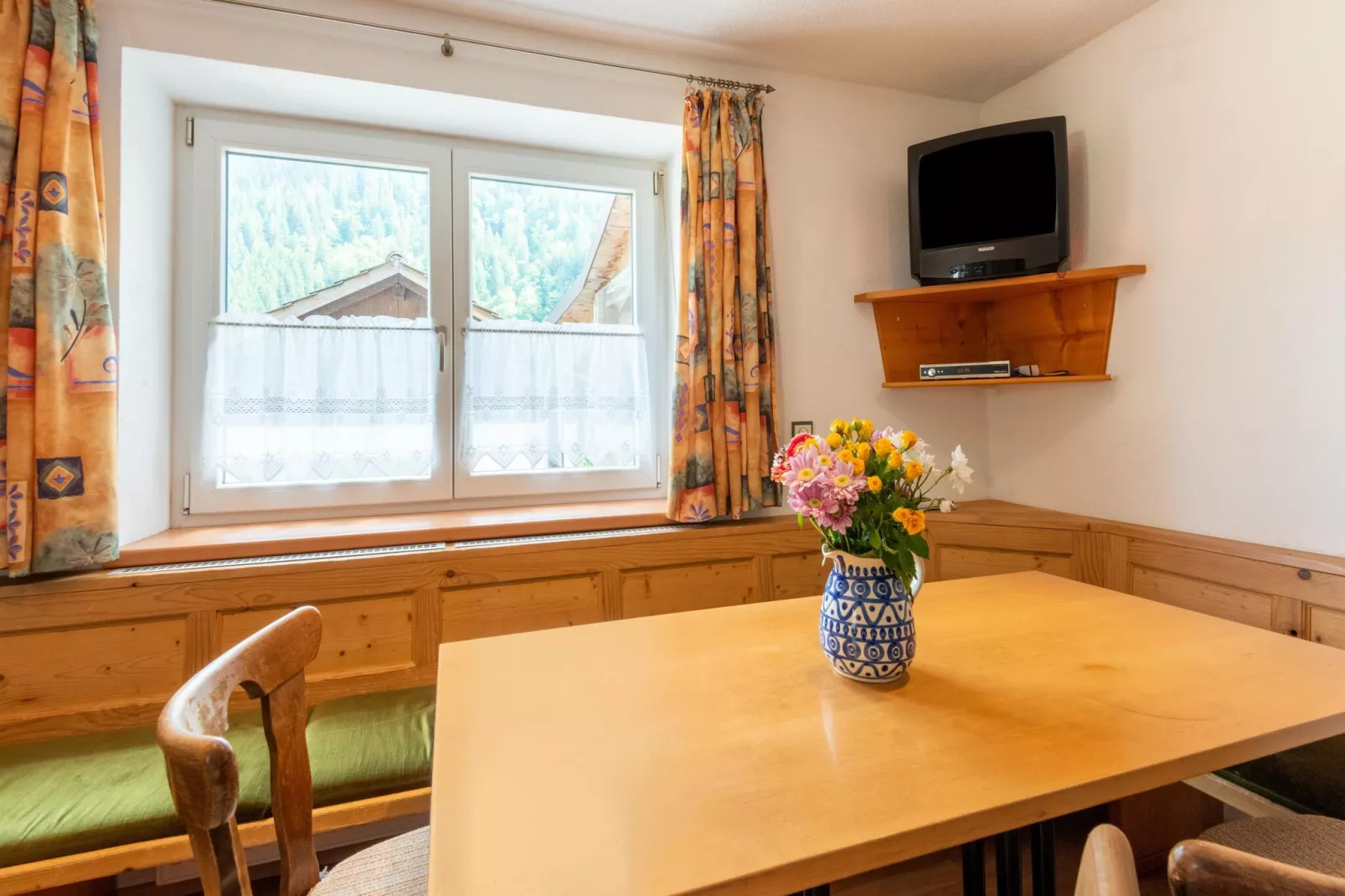 Haus Lukan Groß-Dining room