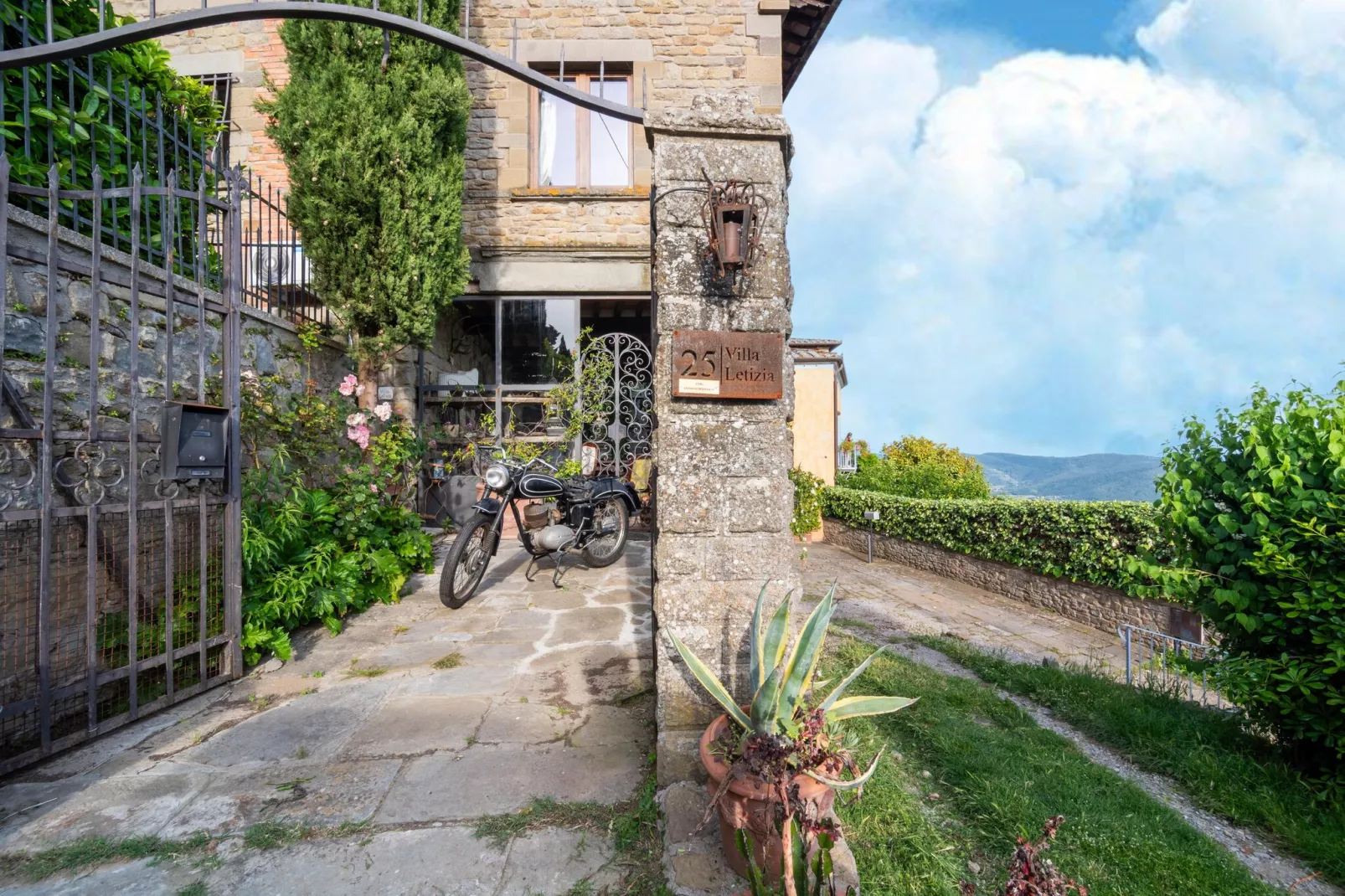 Villa Nigra-Hall & reception
