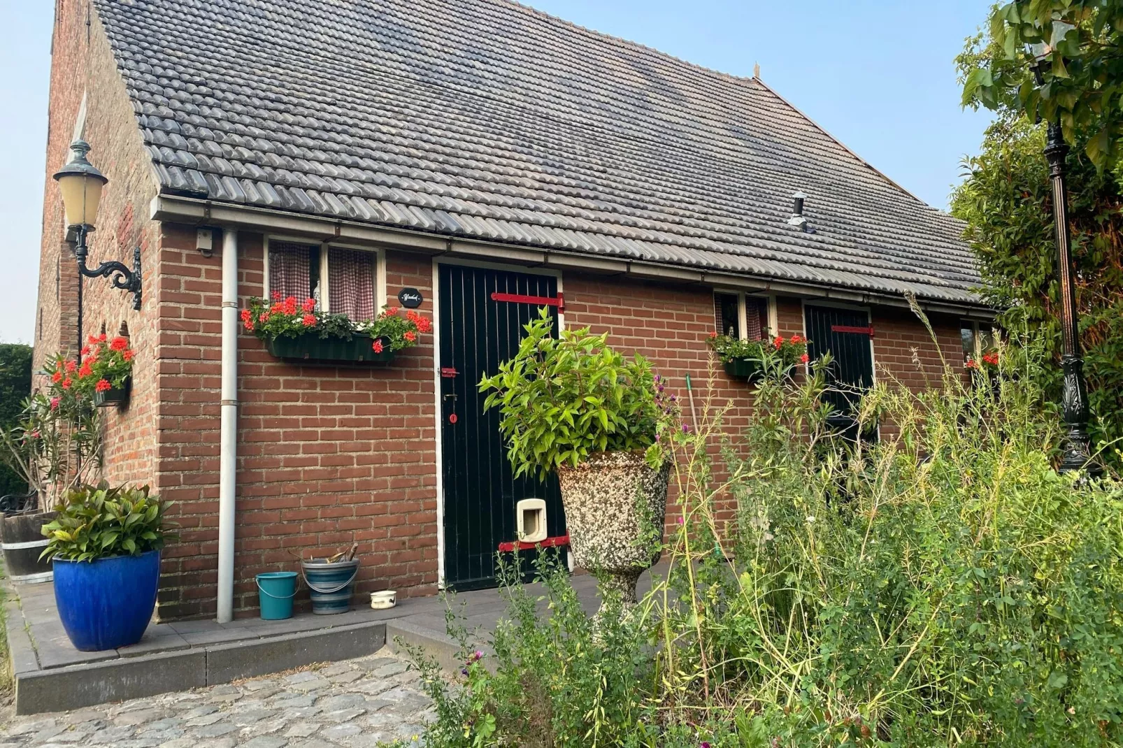 De Hofstede-Exterior in summer