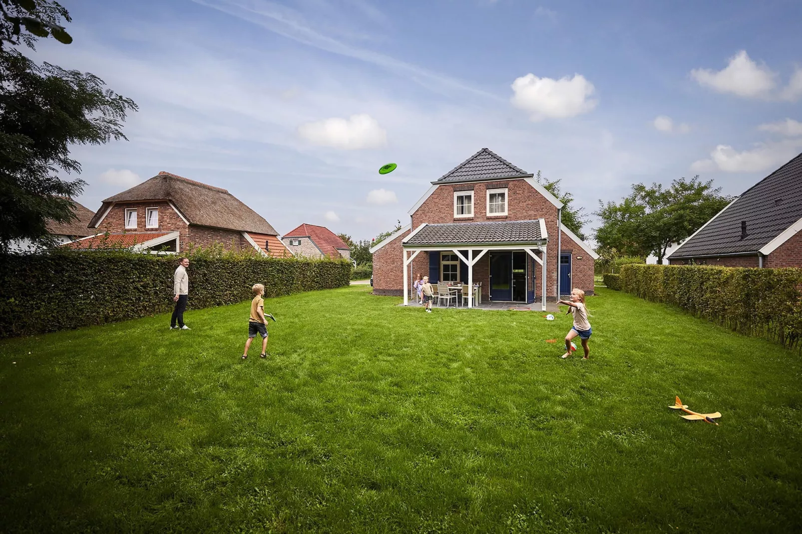 Buitenhof De Leistert 13-Gardens in summer