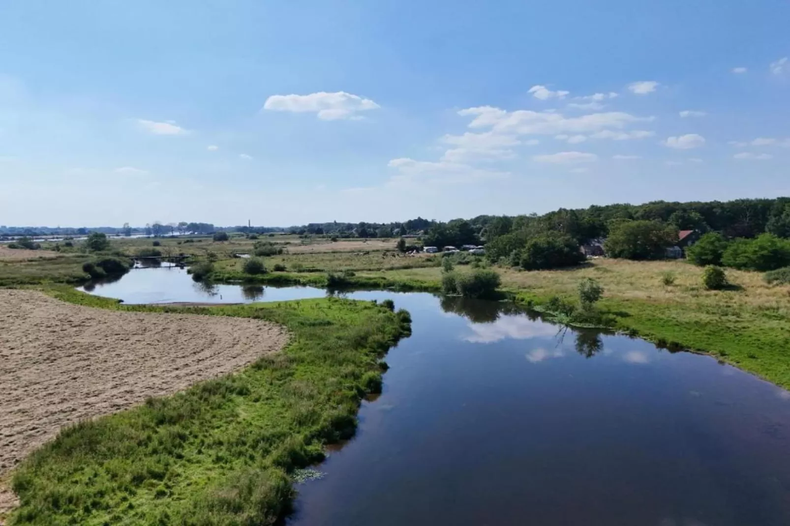 Hoeve A Gen Water- Donderblumke-Gebiete Sommer 20 km