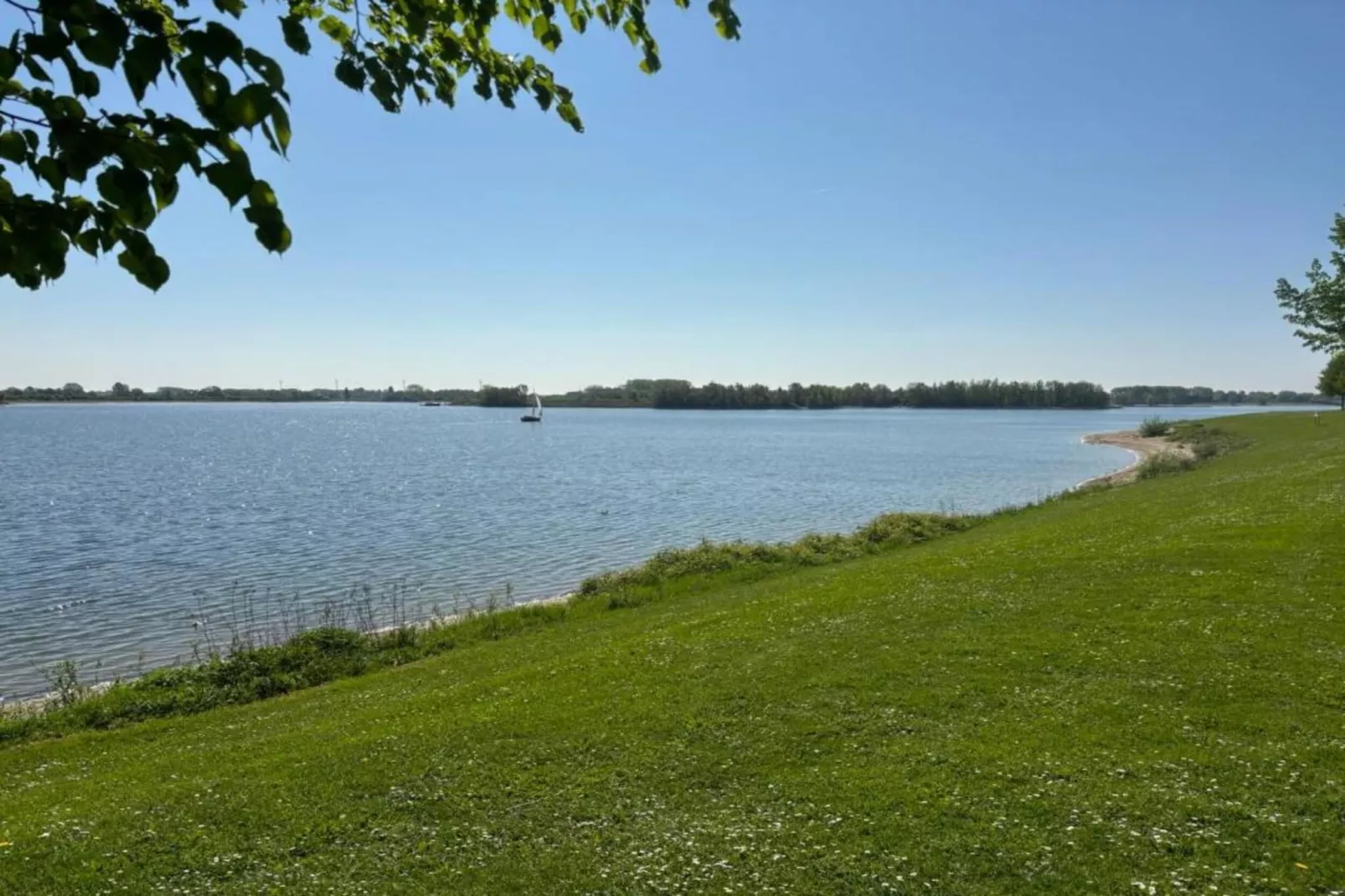 Recreatiepark Rhederlaagse Meren 8-Areas within 20km in summer