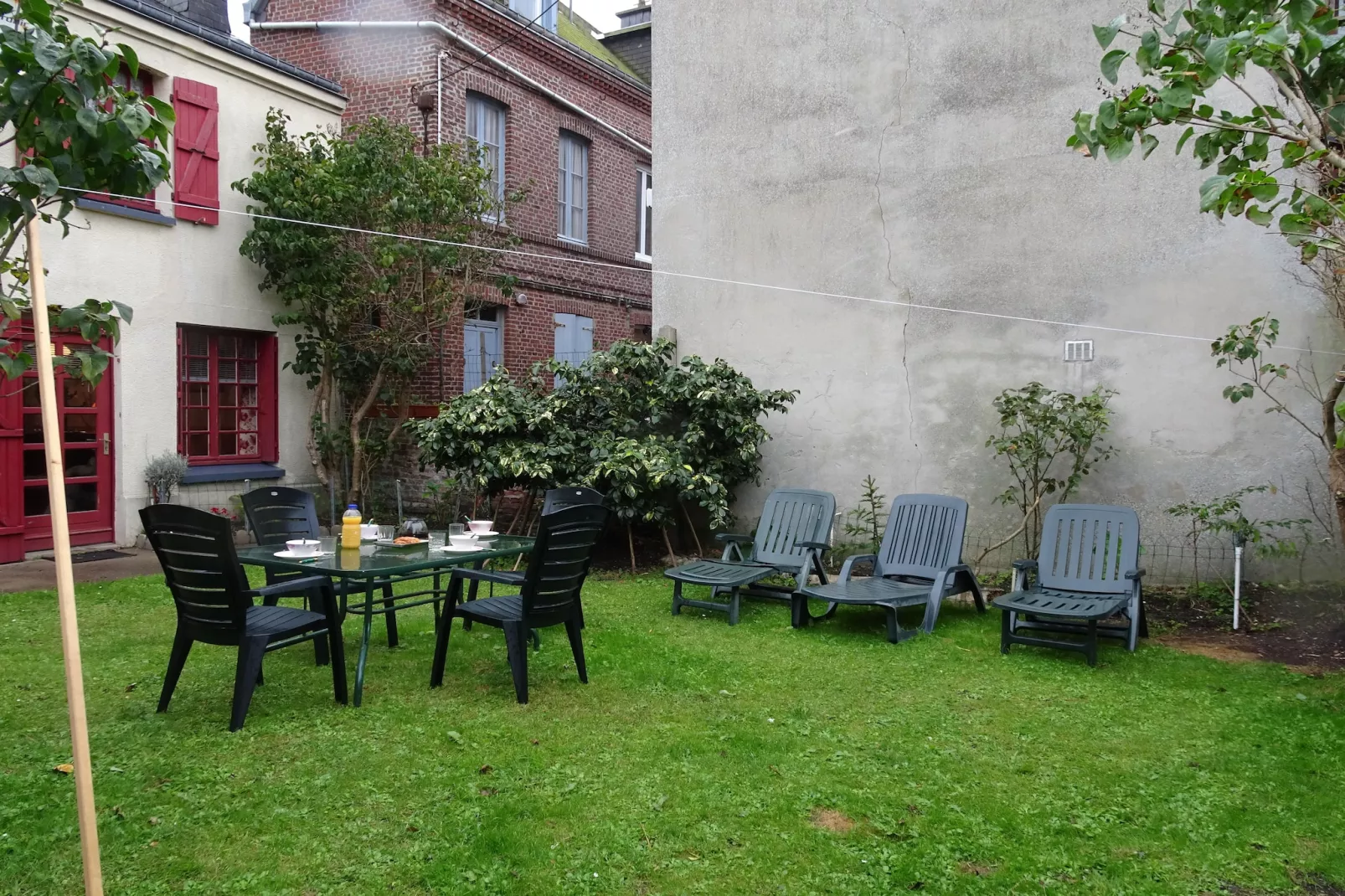 Semi-detached house Etretat-Gardens in summer