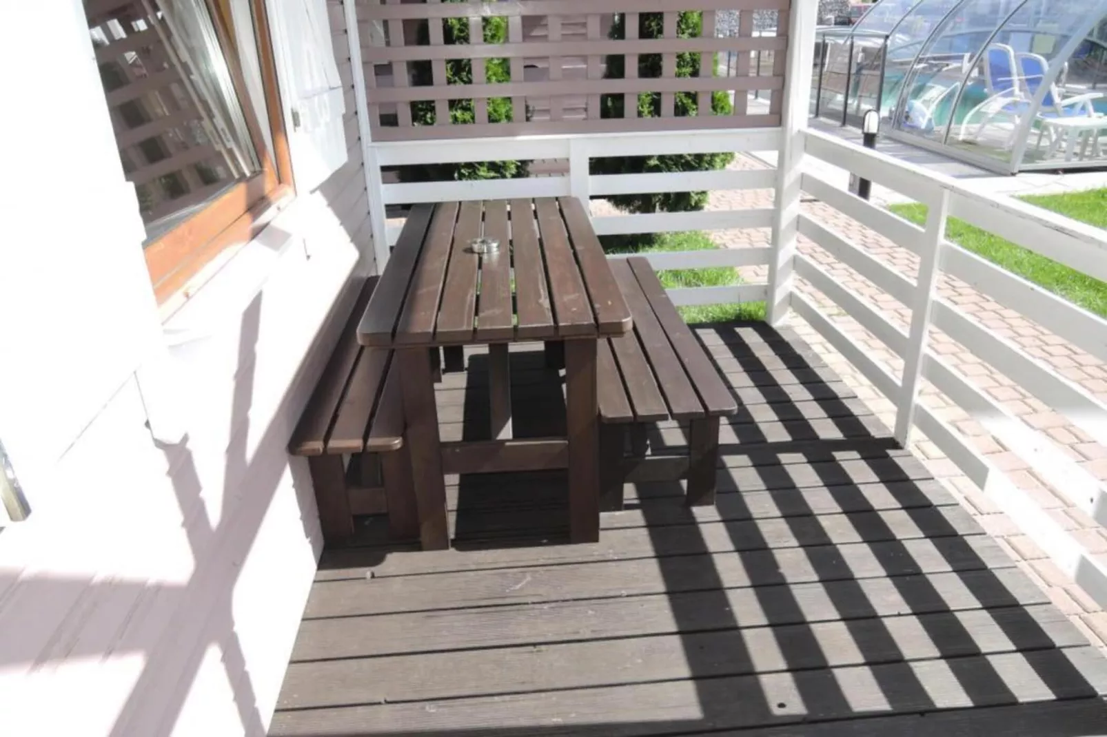 Domy wakacyjne w Międzyzdrojach z podgrzewanym basenem-Terrace balcony