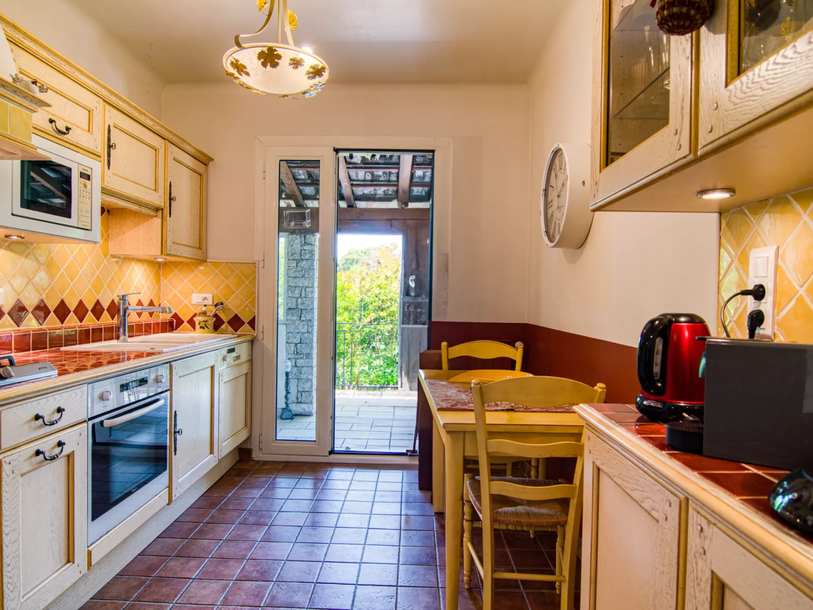 Le Clos des Oliviers-Inside