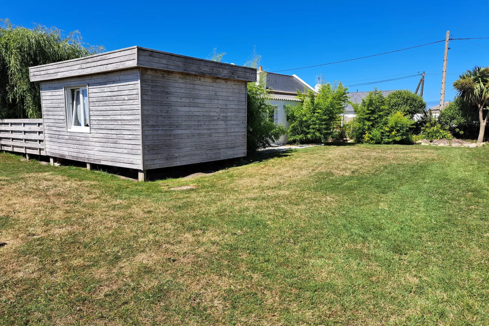 Ferienhaus in unmittelbarer Strandnähe Cléder-Gardens in summer