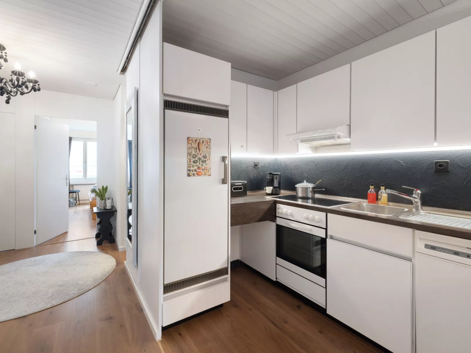 Verbena Apt 4-Inside