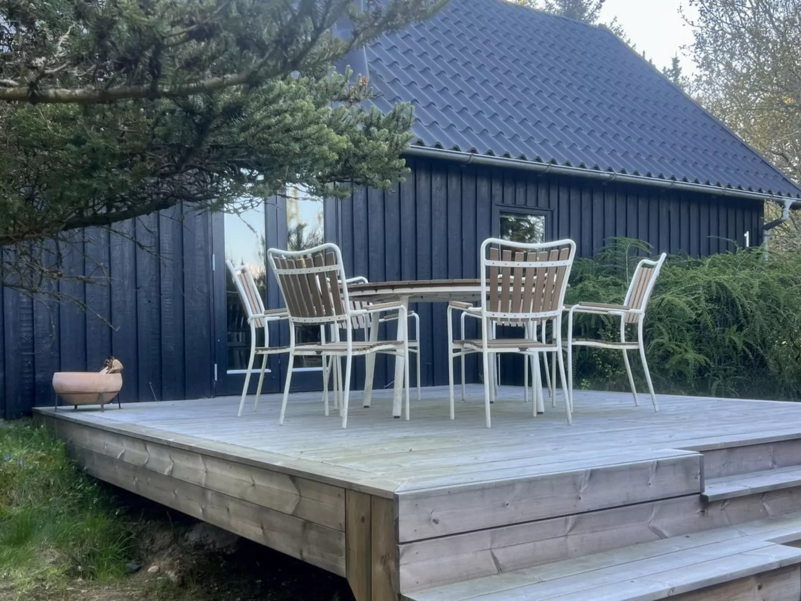 "Ewy" - 150m to the fjord-Outside