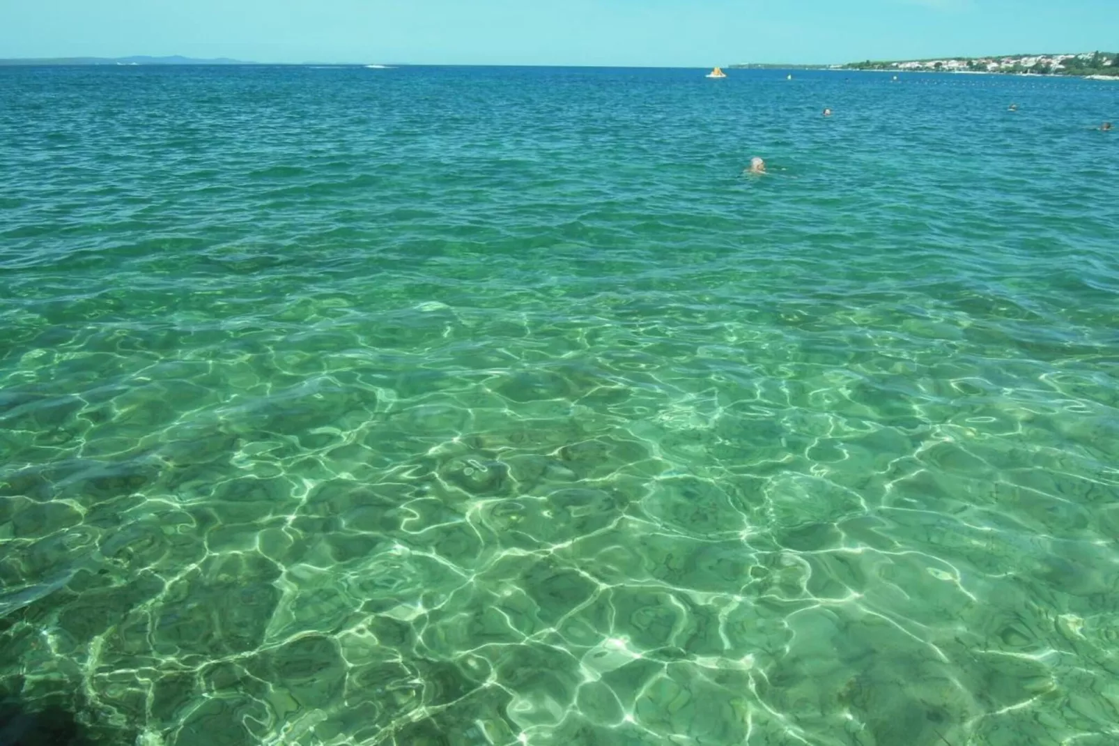 Dalmacija 8-Areas within 20km in summer