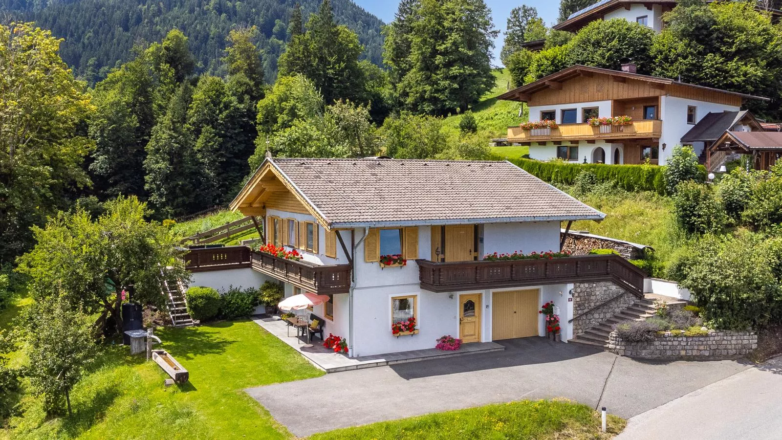 Schöne Aussicht-Exterior in summer