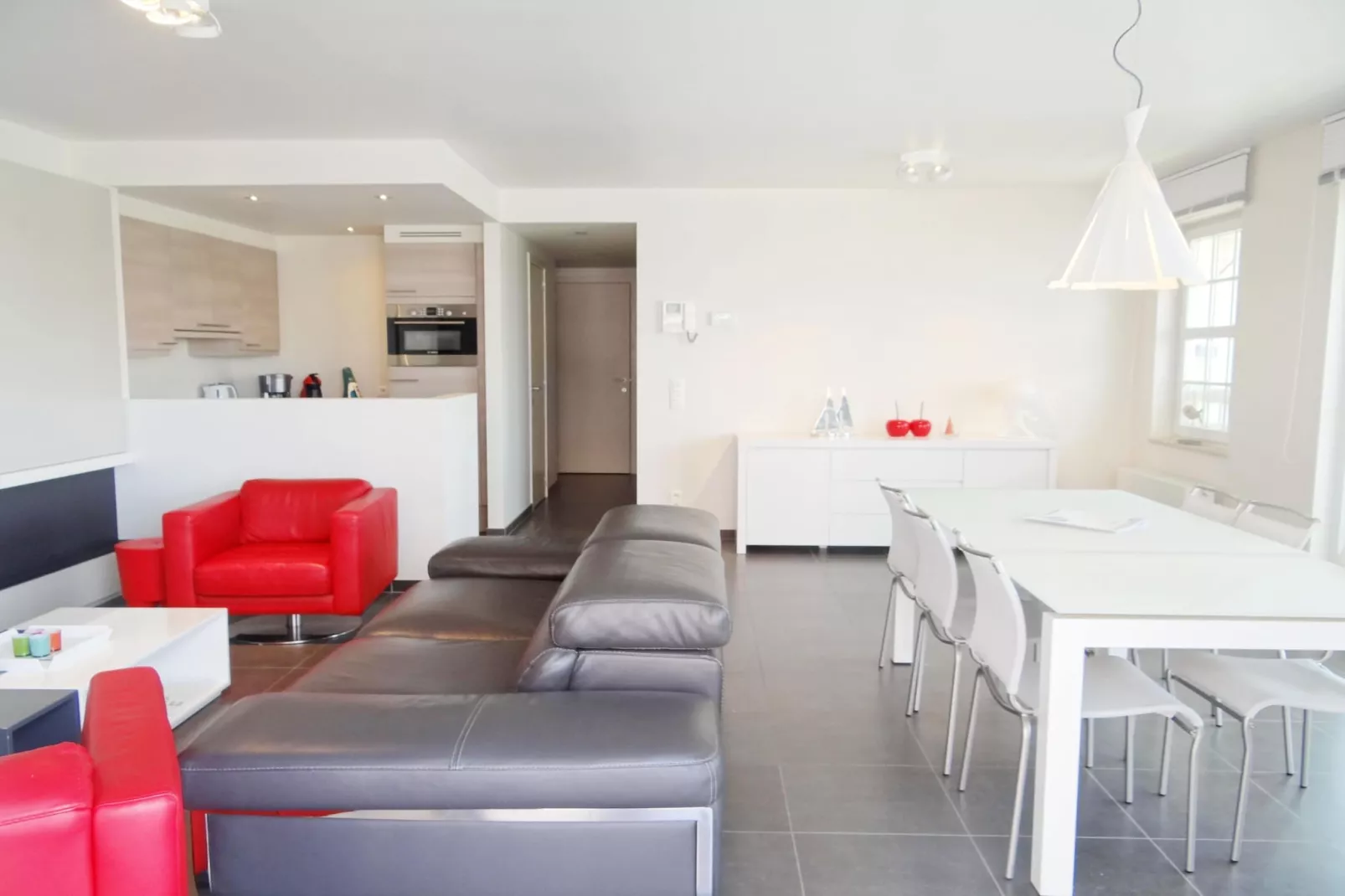 DOCKSIDE 0303-Living room