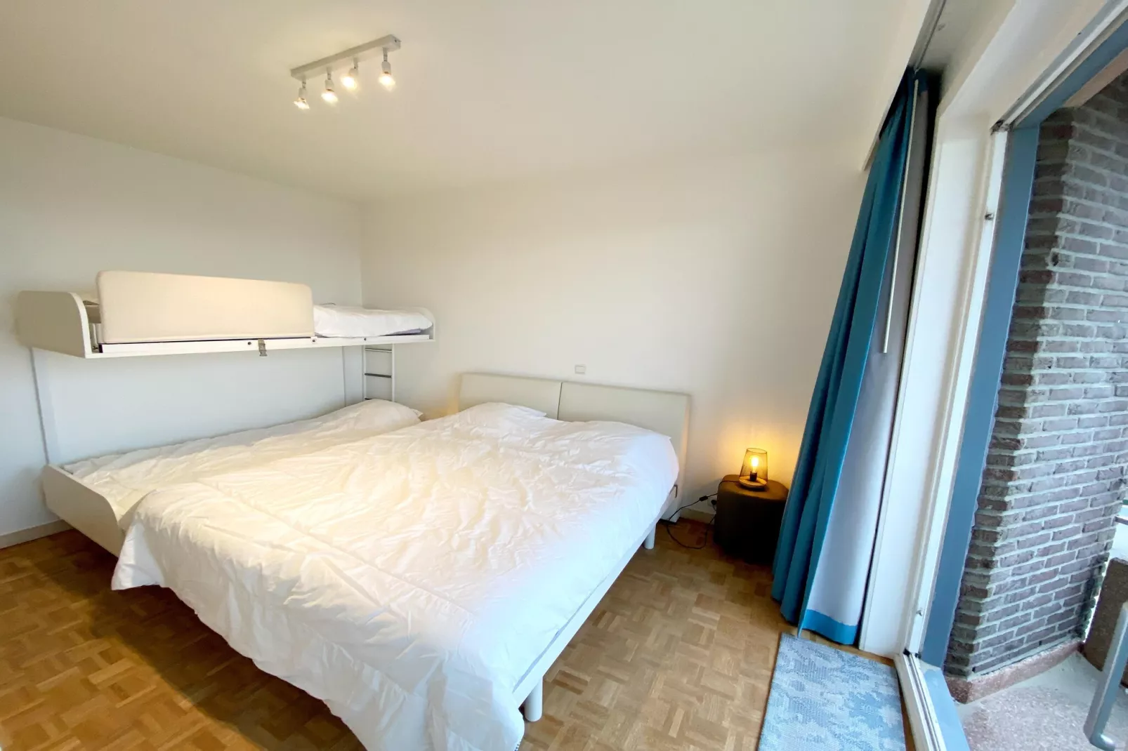 SCORPIO BI 1201GAR-Chambre