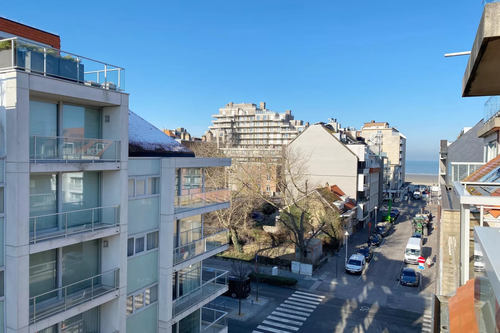 GAUDI 504-View in summer