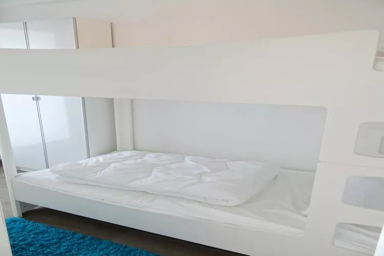 YPERLEE 102-Bedroom