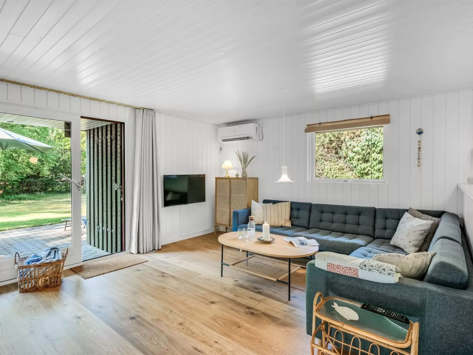 "Yngvy" - 1.3km from the sea-Inside