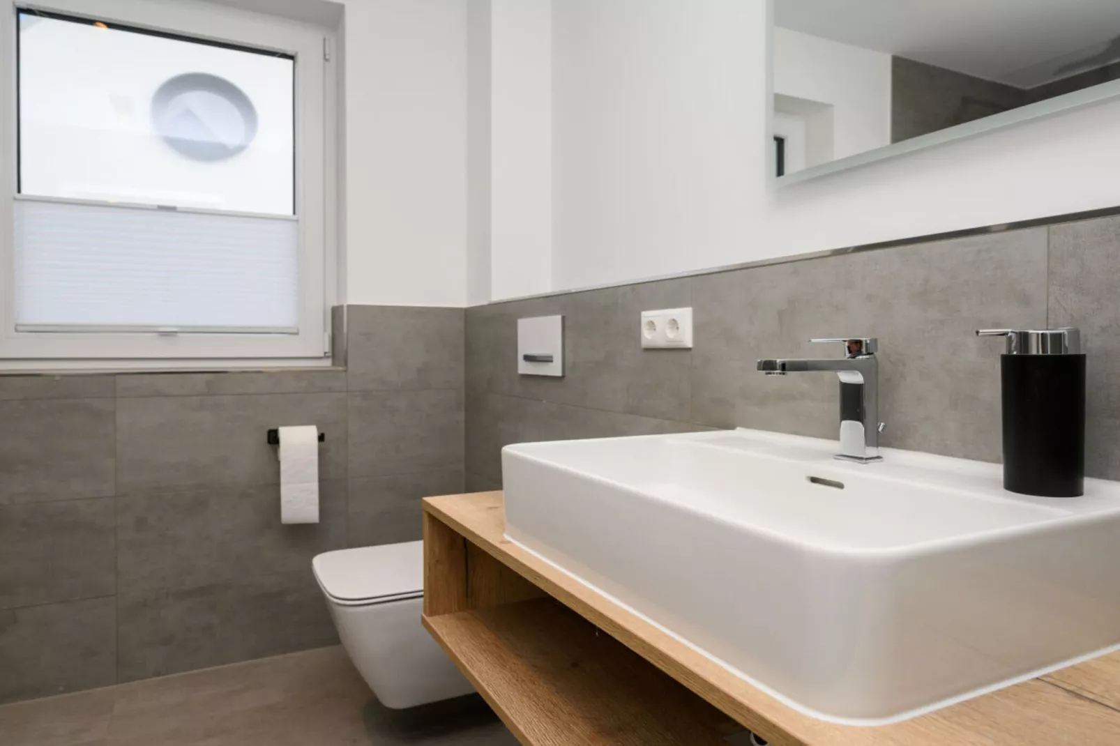 453224-Bathroom