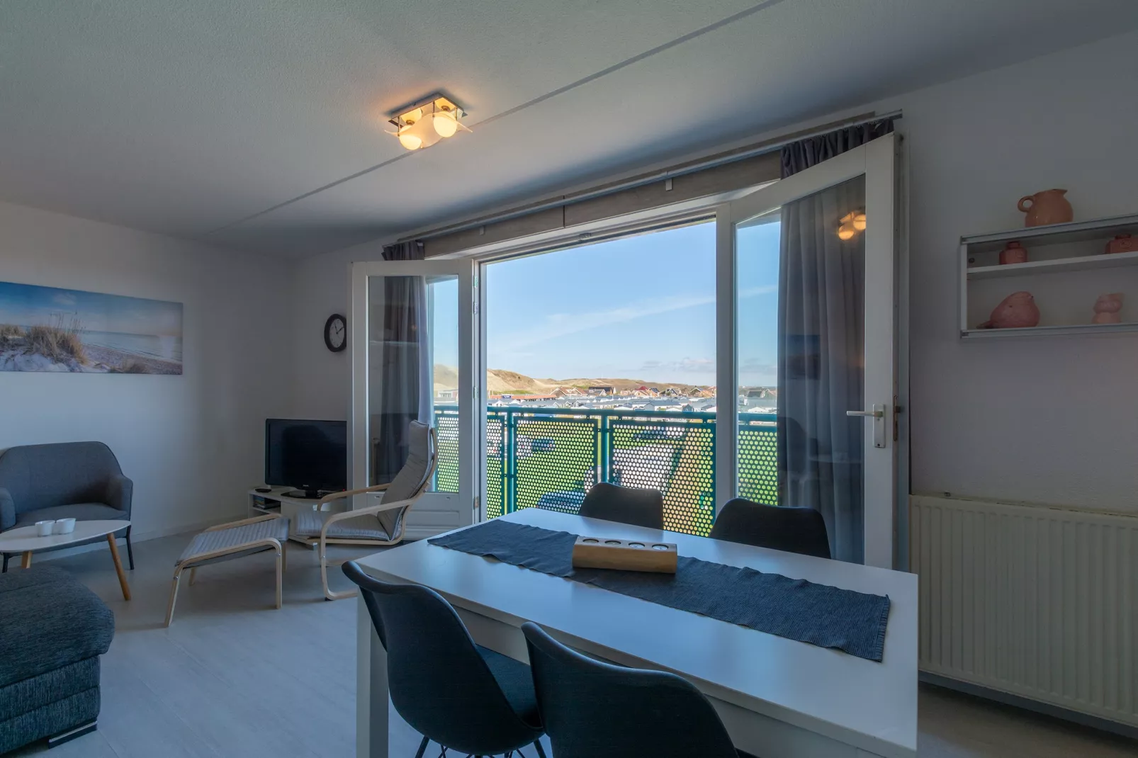 Strandslag 195-Dining room