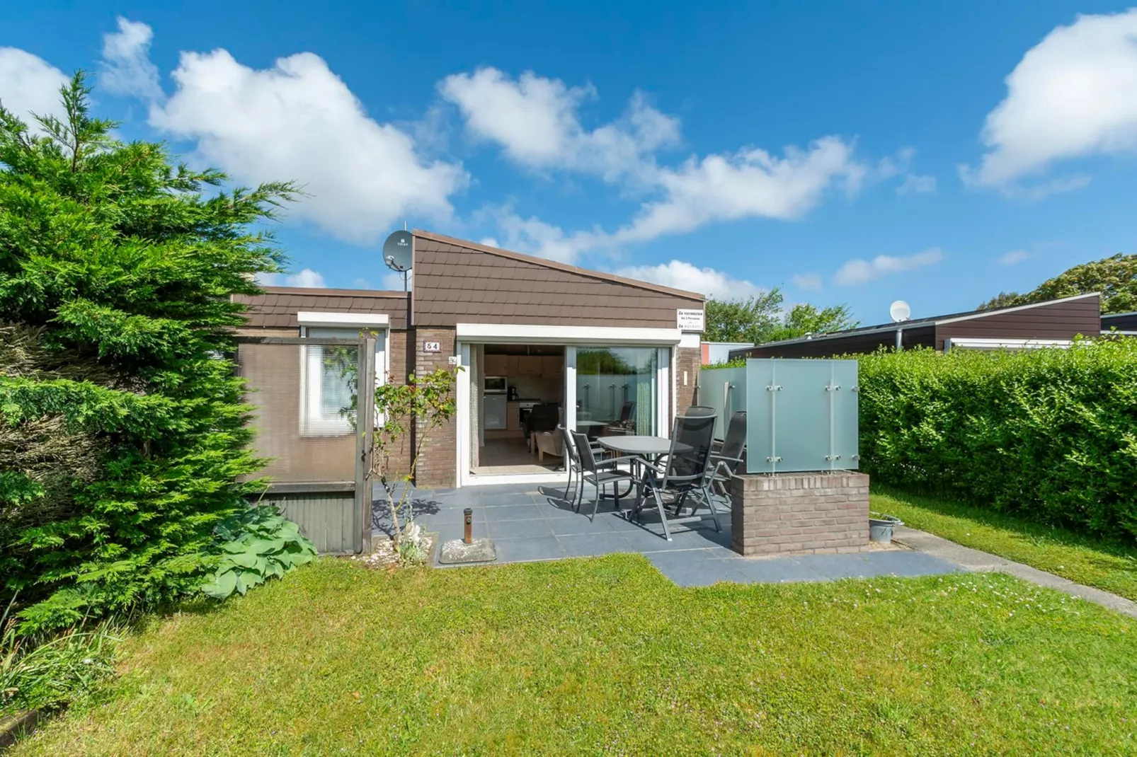 De Blenck 54-Exterior in summer