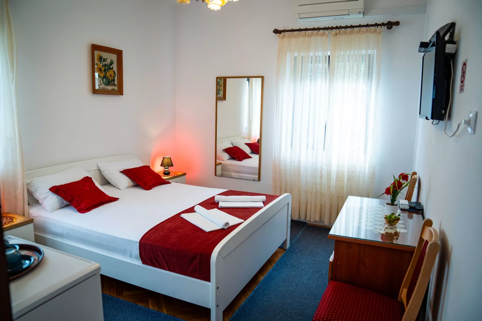 Guest House Cesic - Double Room No4-Schlafzimmer