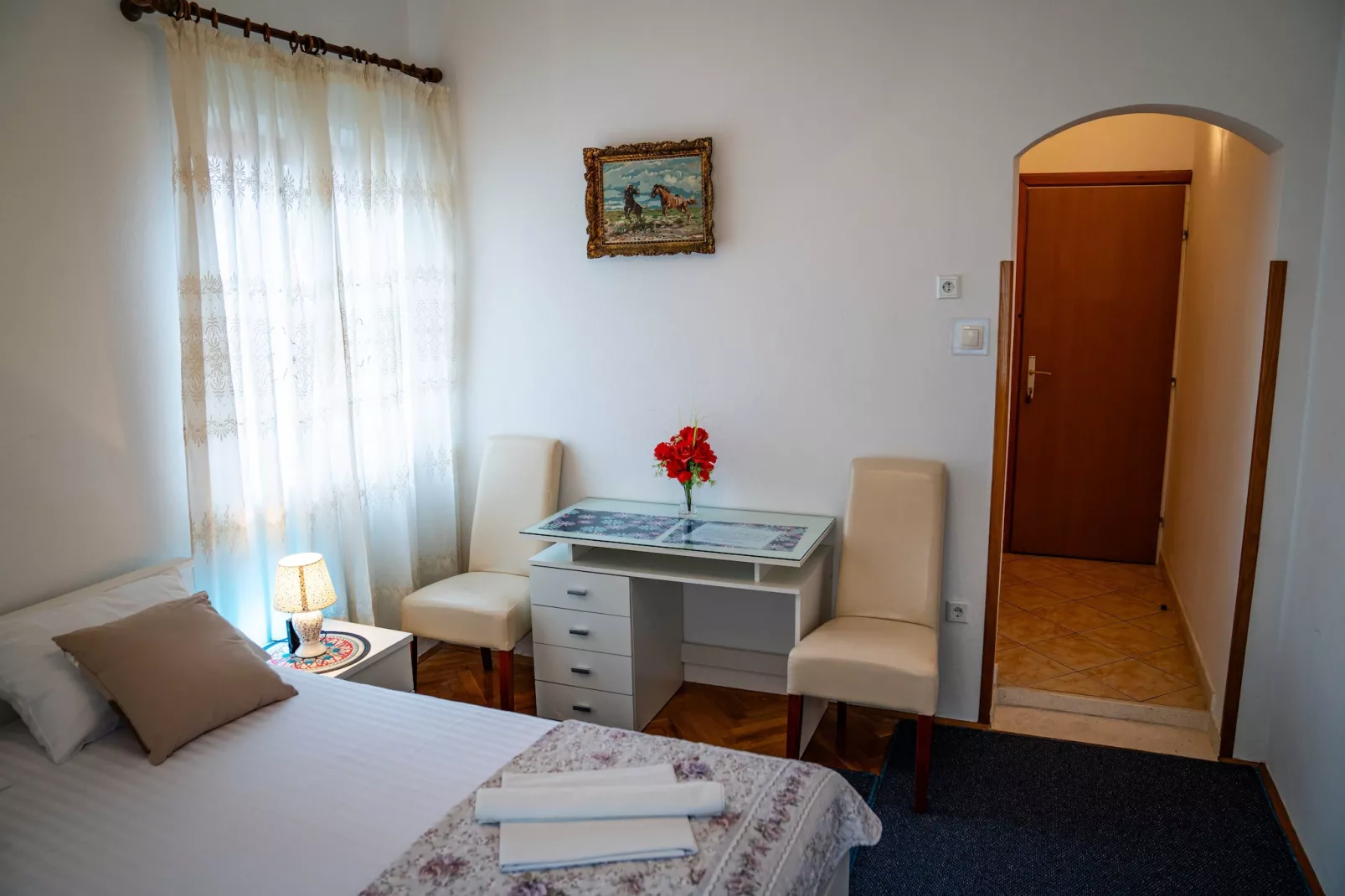 Guest House Cesic - Double Room No6-Schlafzimmer