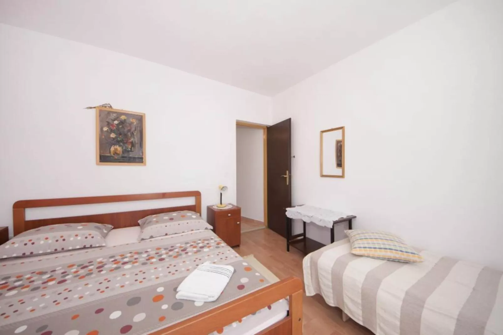Apartments Mira -One Bedroom Apartment with Terrace and Sea View(A1)-Chambre