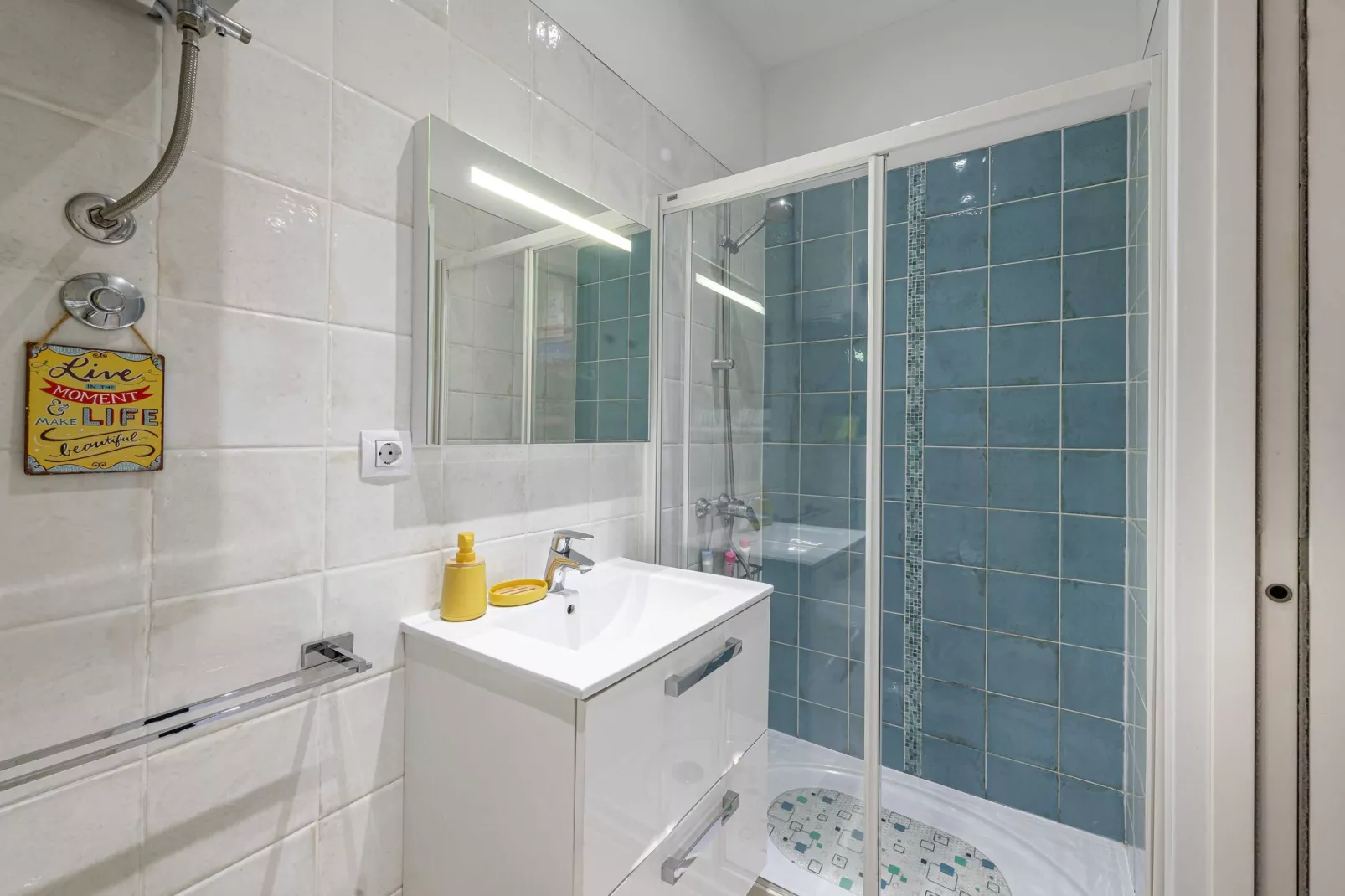L & L Old Town Apartments - Studio Apartment ( Lacroma)-Badezimmer