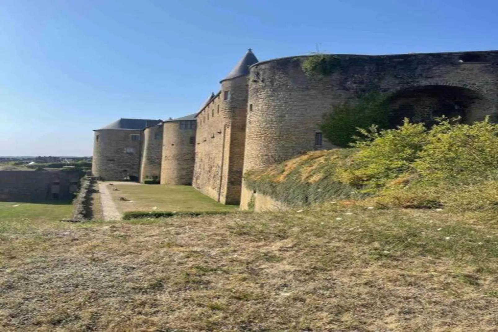 Le Phenix-Areas within 20km in summer