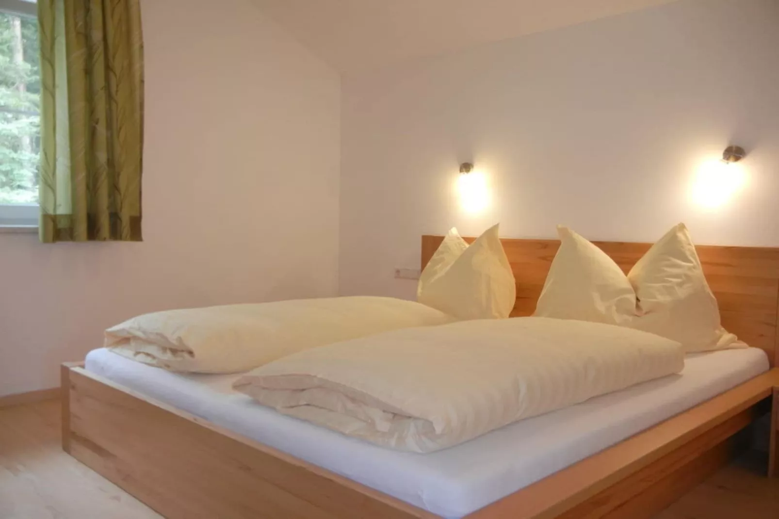 25082-Bedroom
