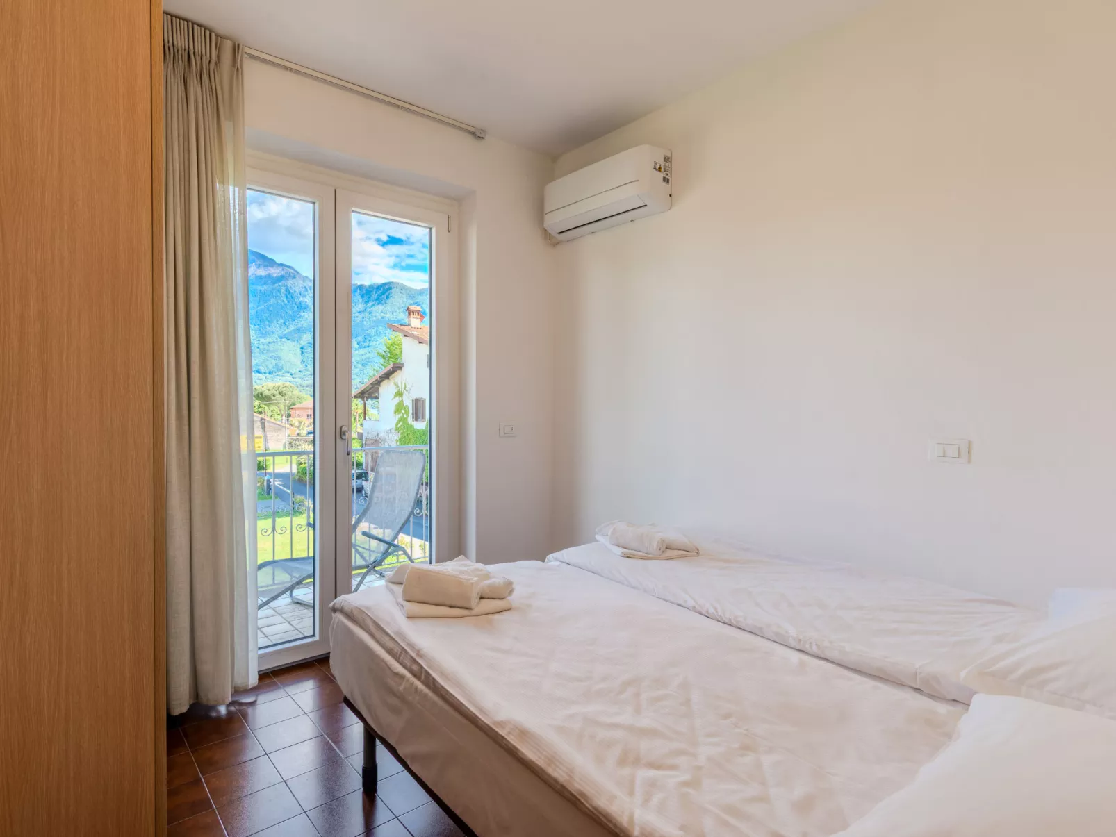 Domaso central apartment-Inside