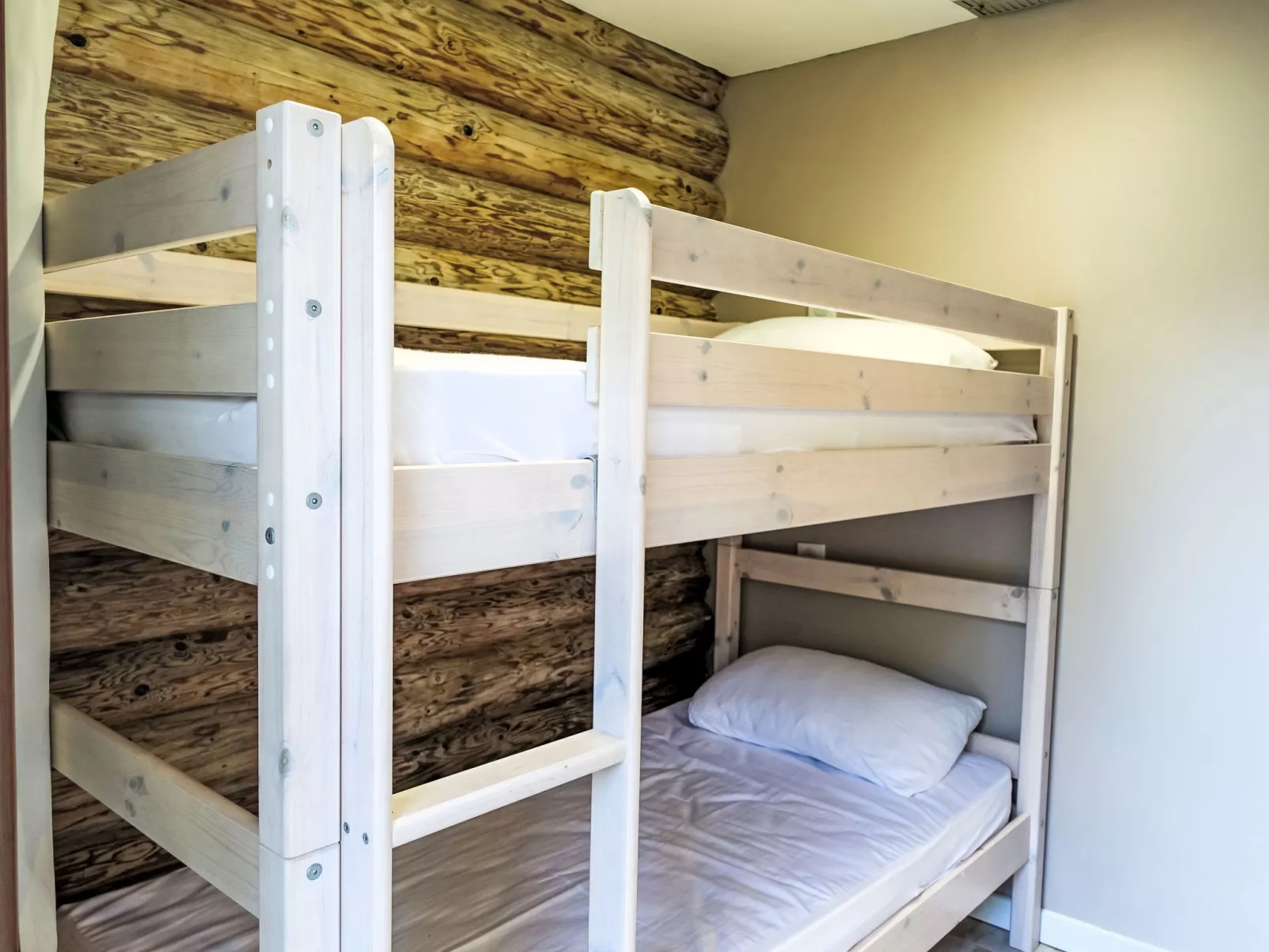 Chalet Simple-Inside