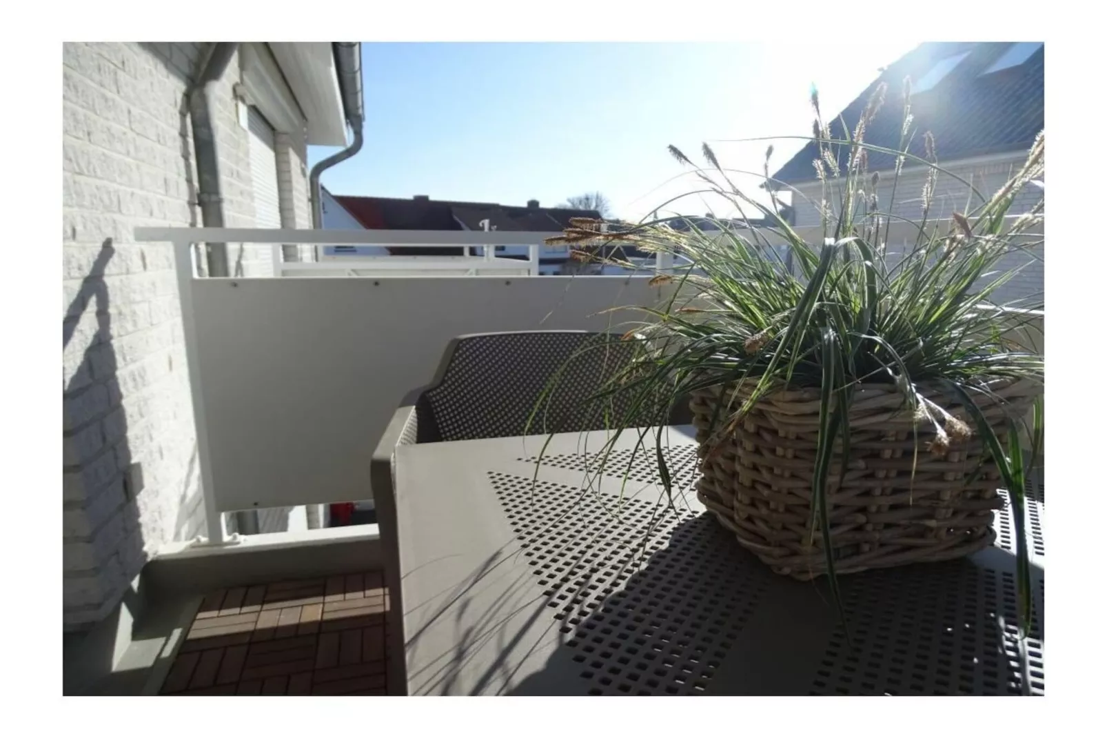 330250-Terrace balcony