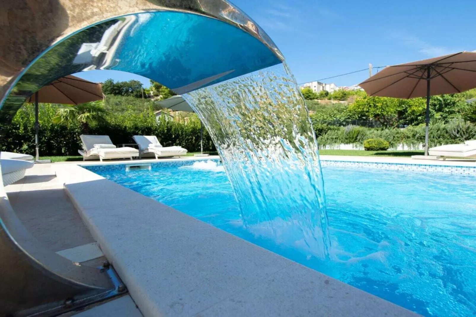 468555-Swimming pool