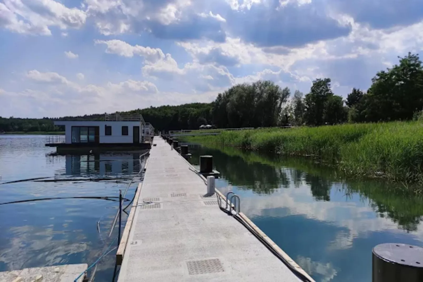 Hausboot am Gräbendorfer See-Gebiete Sommer 1 km