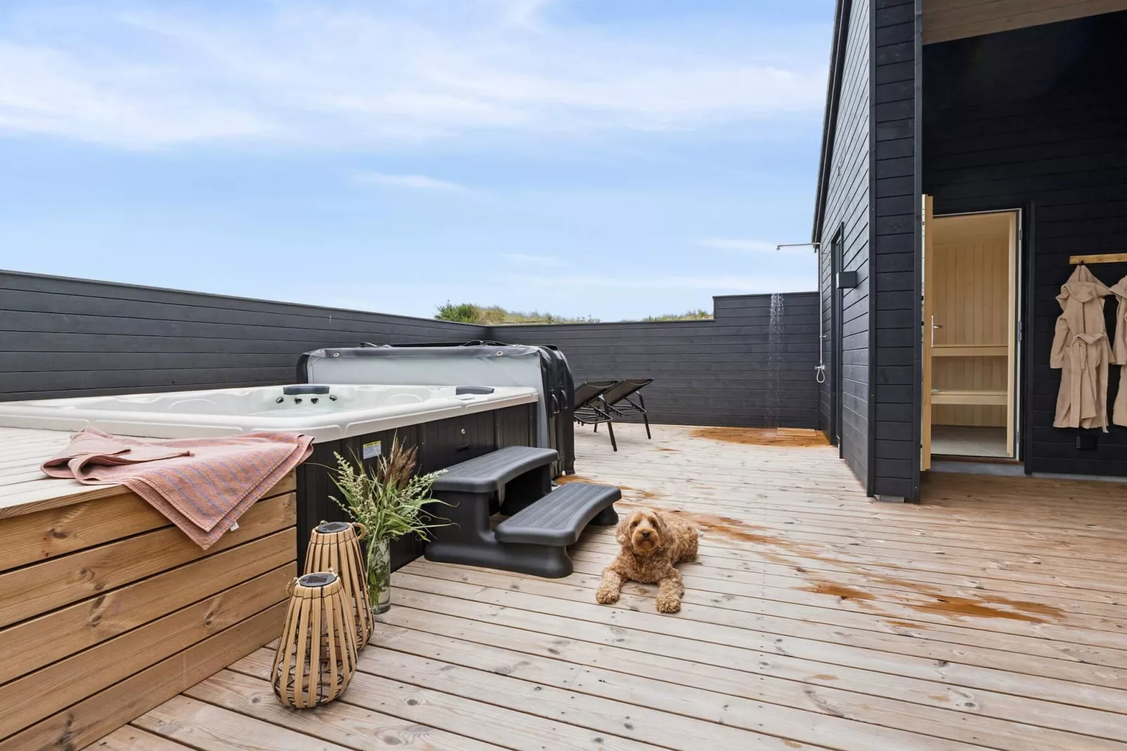 5 Sterne Ferienhaus in Ringkøbing-Wellnessbereich
