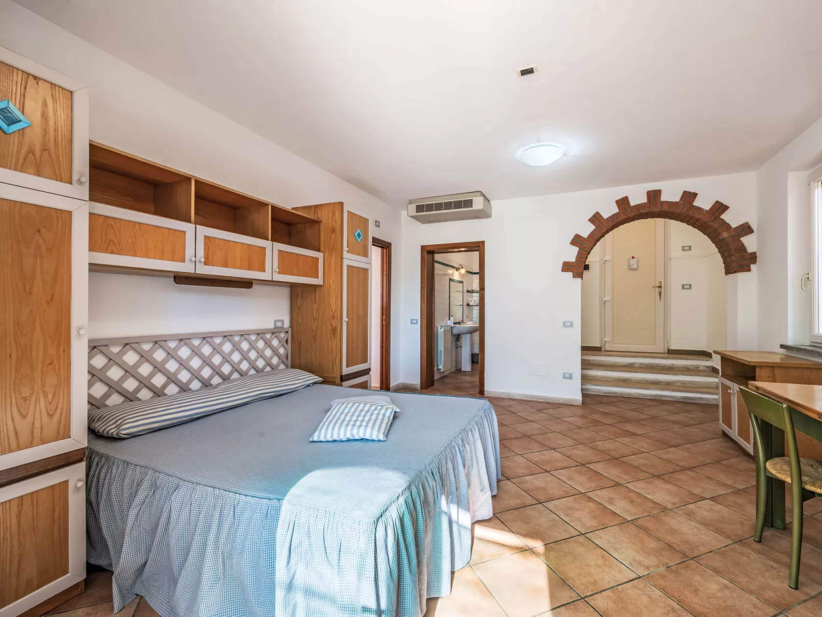 La Rocca-Inside