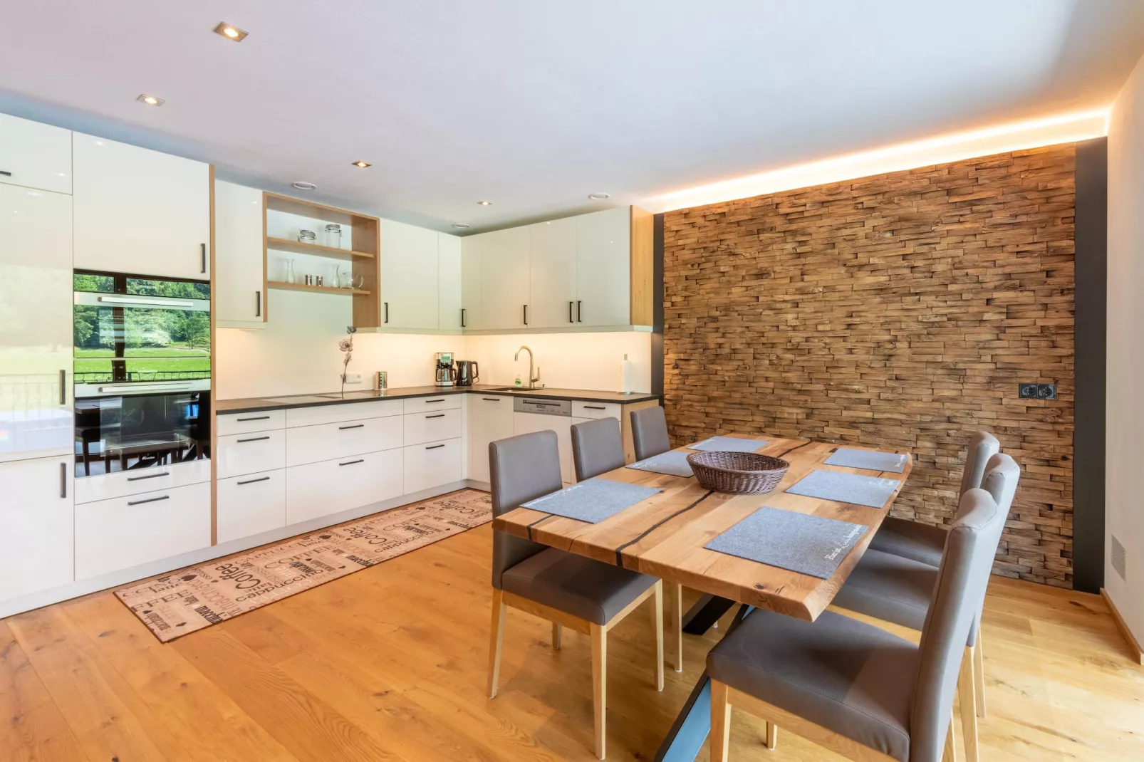 Penthouse Fuchs 2-Dining room
