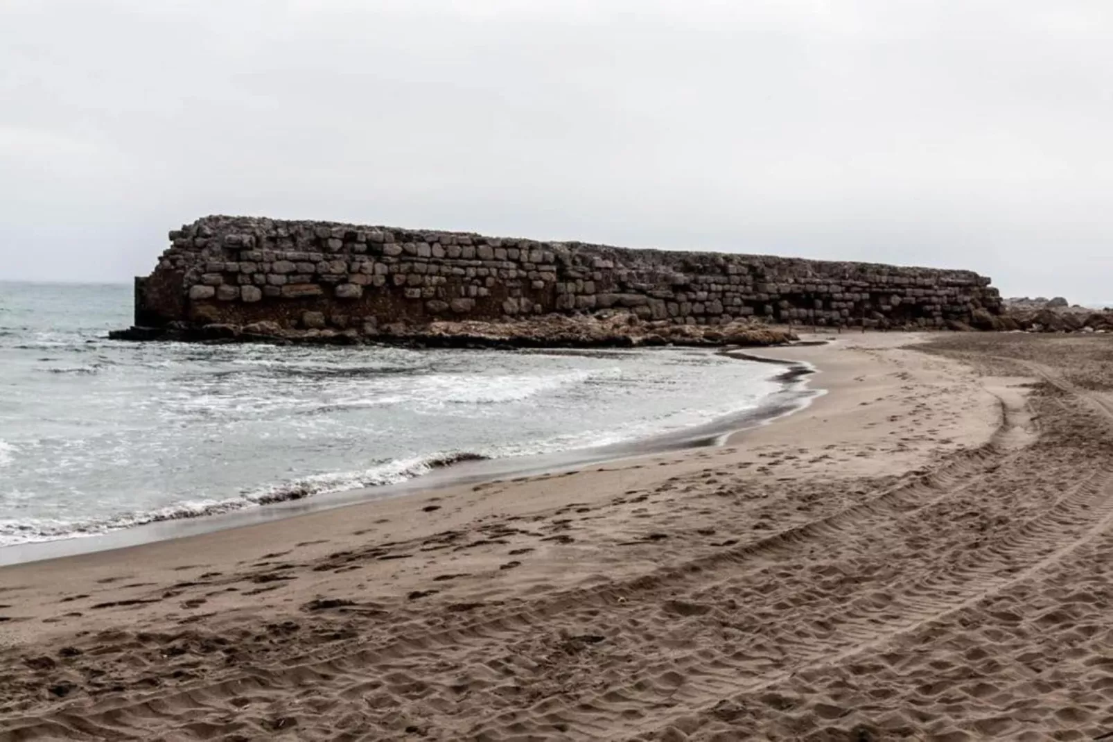 Can Tarra 2-Areas within 1km in summer