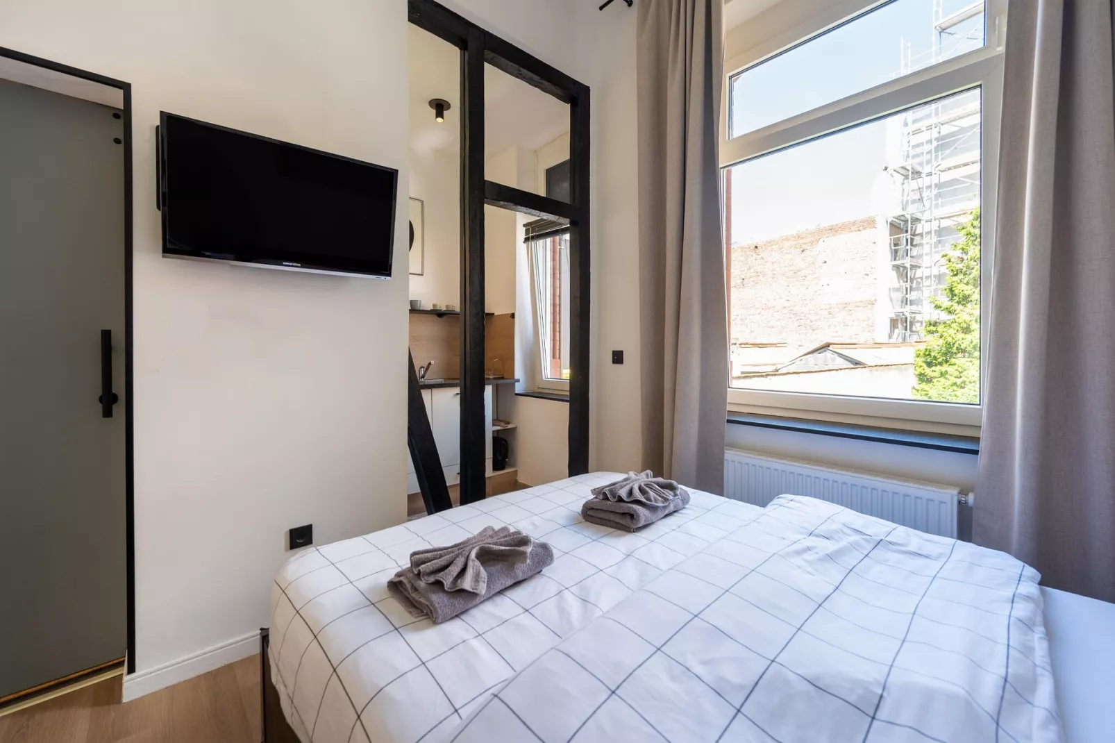 Modern Stay Standard Studio-Bedroom