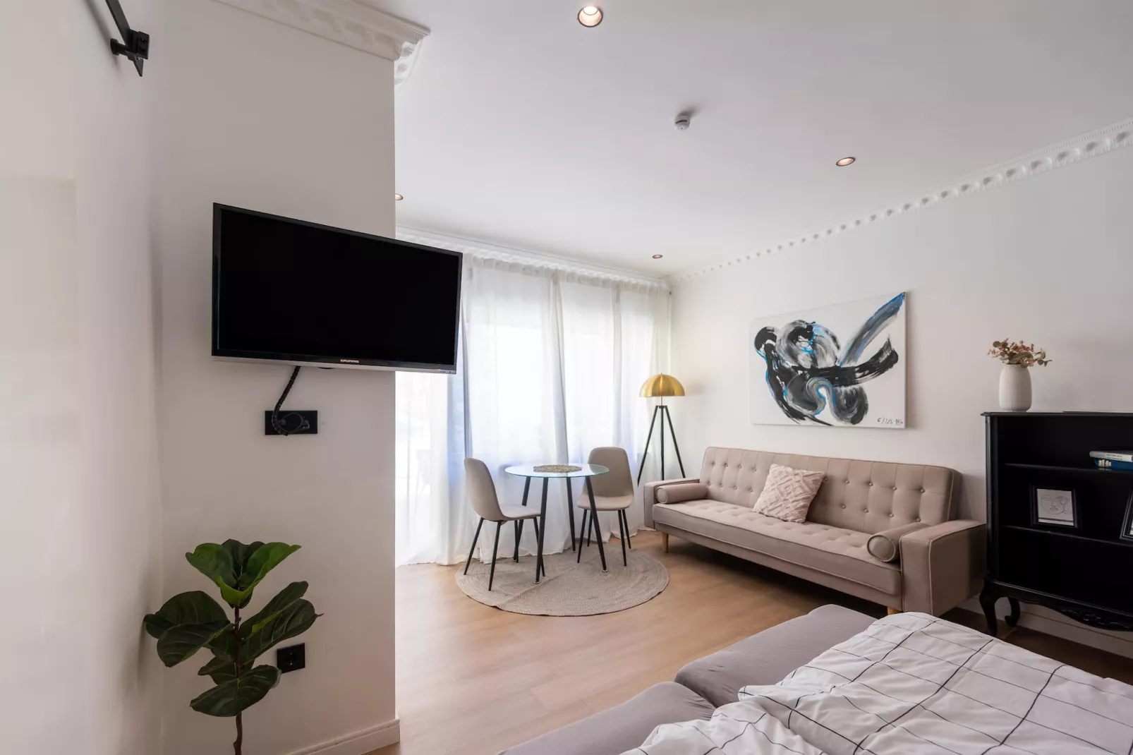 Modern Stay Studio mit Balkon-Living room