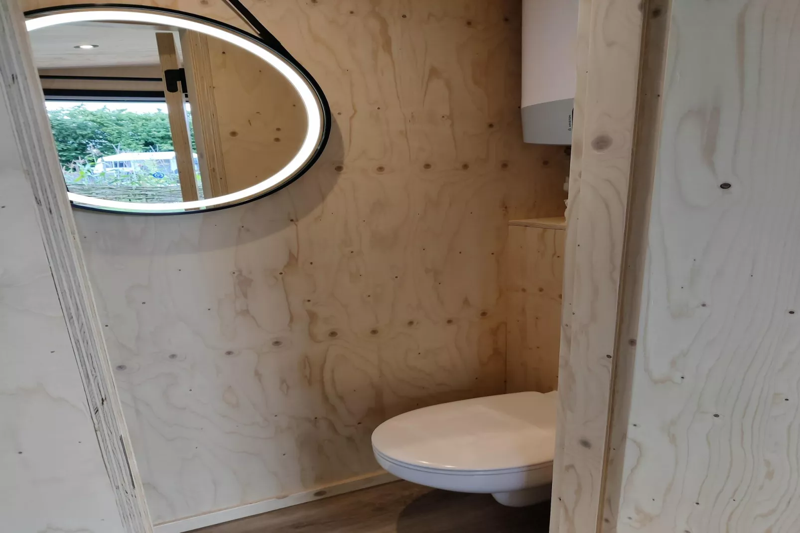 Wetland Cabin 2 persoons (op Boetiekpark de Kas, Scherpenzeel, Friesland)-Badezimmer