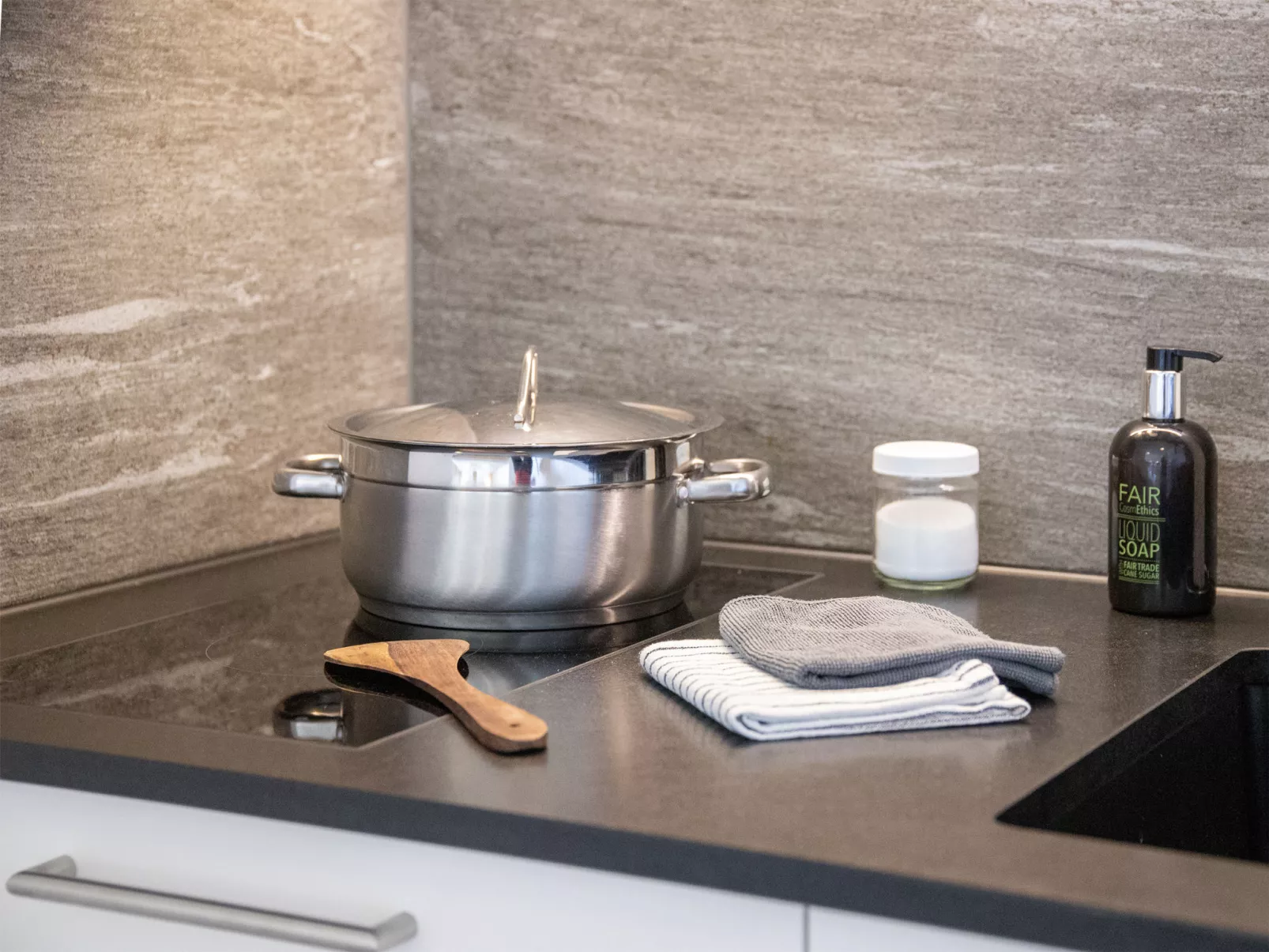 La Siala Apt.64-Inside